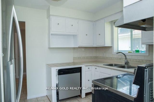 Photo 6 of 169 Hanna Crescent, Sarnia — HOMEH