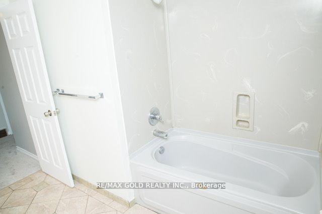 Photo 30 of 169 Hanna Crescent, Sarnia — HOMEH
