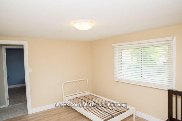 Photo 15 of 169 Hanna Crescent, Sarnia — HOMEH