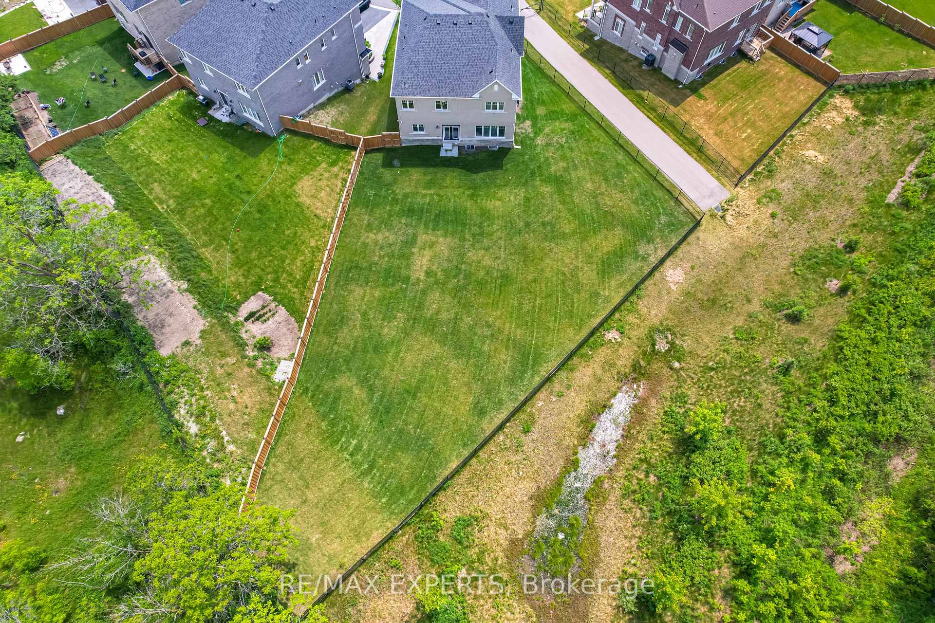 Photo 43 of 57 Arthur Griffin Crescent, Caledon, Caledon East — HOMEH