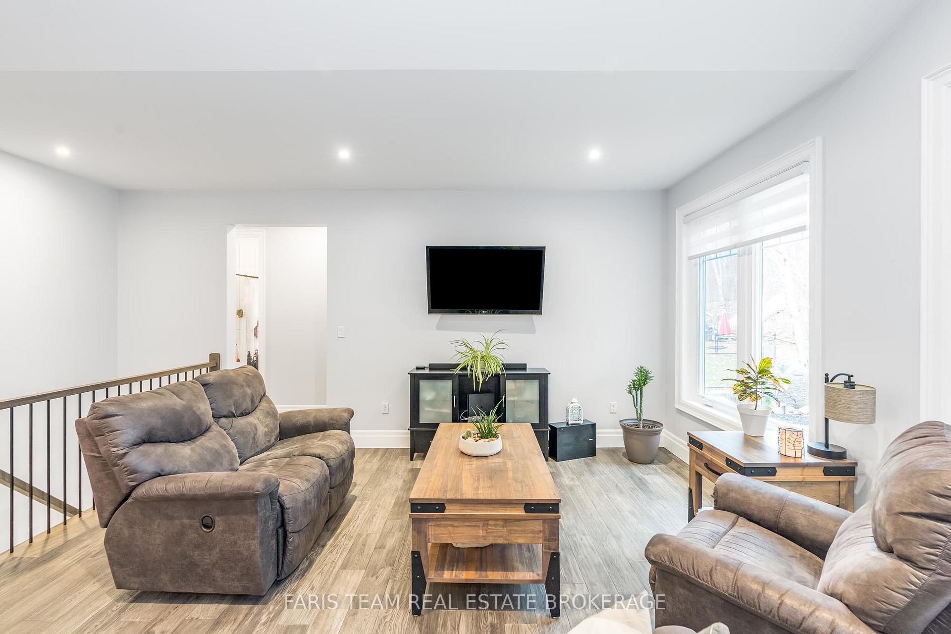 Photo 19 of 1532 Champlain Road, Tiny, Rural Tiny — HOMEH