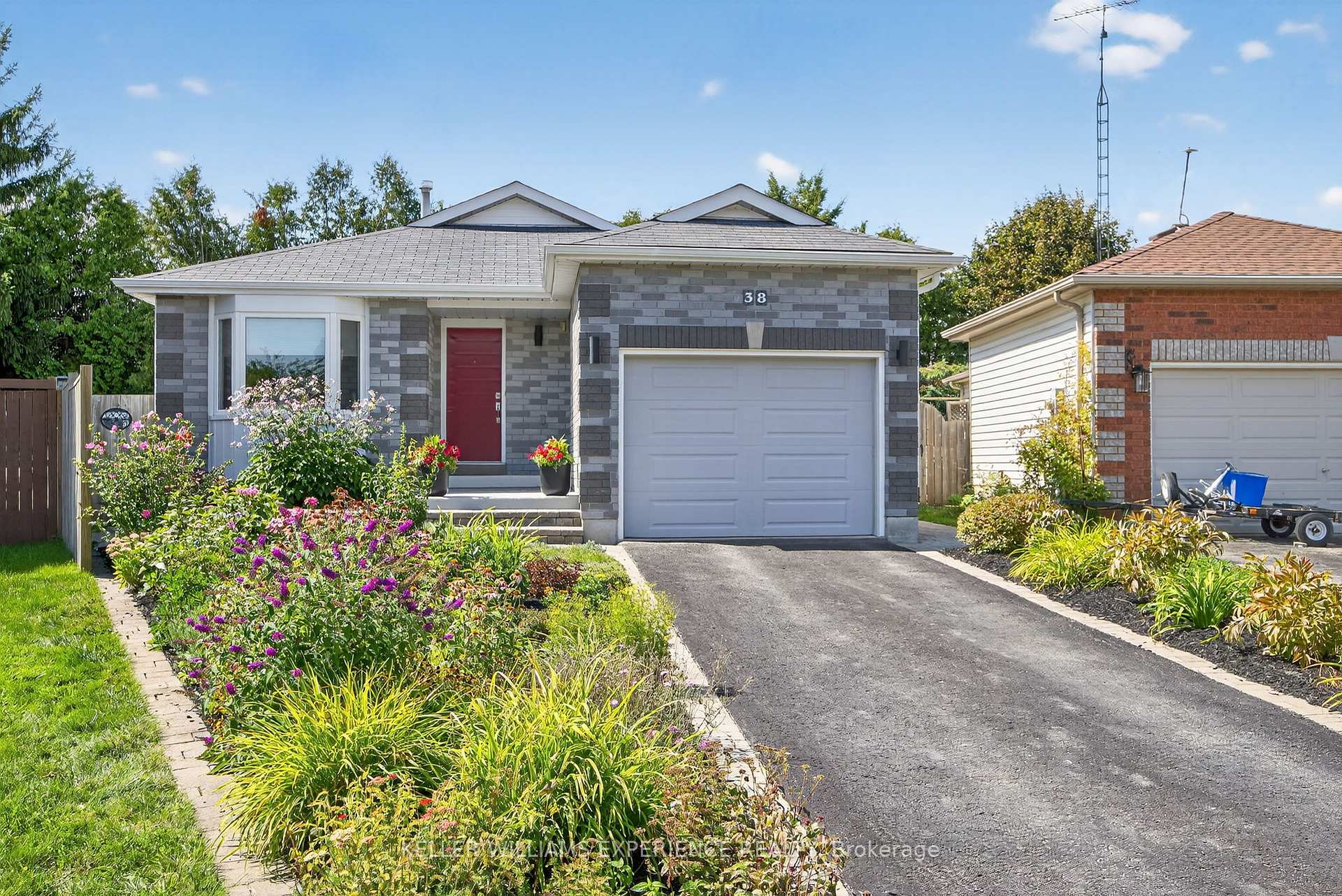 Photo 1 of 38 Assiniboine Drive, Barrie, Holly — HOMEH