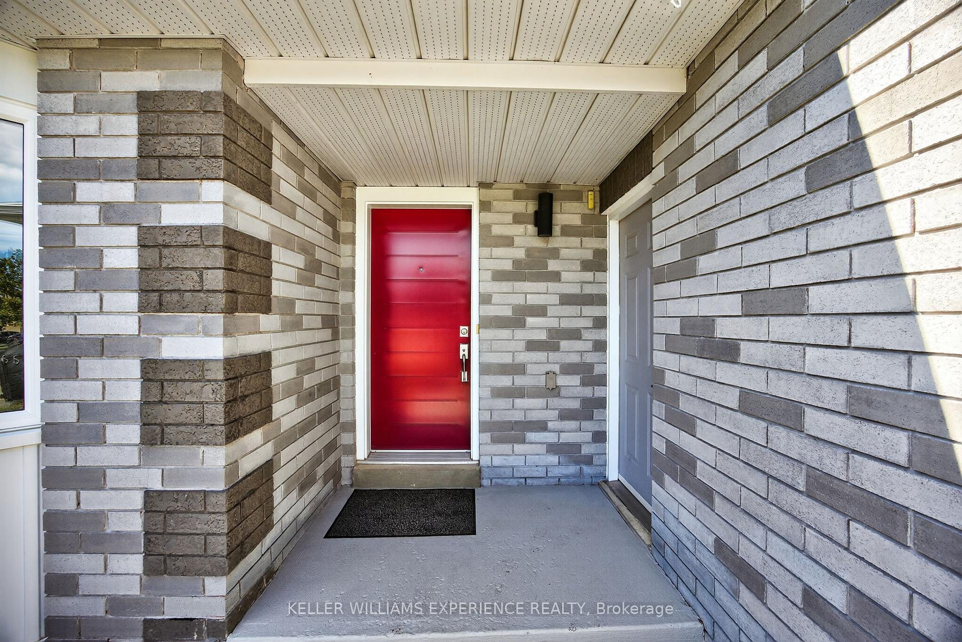 Photo 33 of 38 Assiniboine Drive, Barrie, Holly — HOMEH