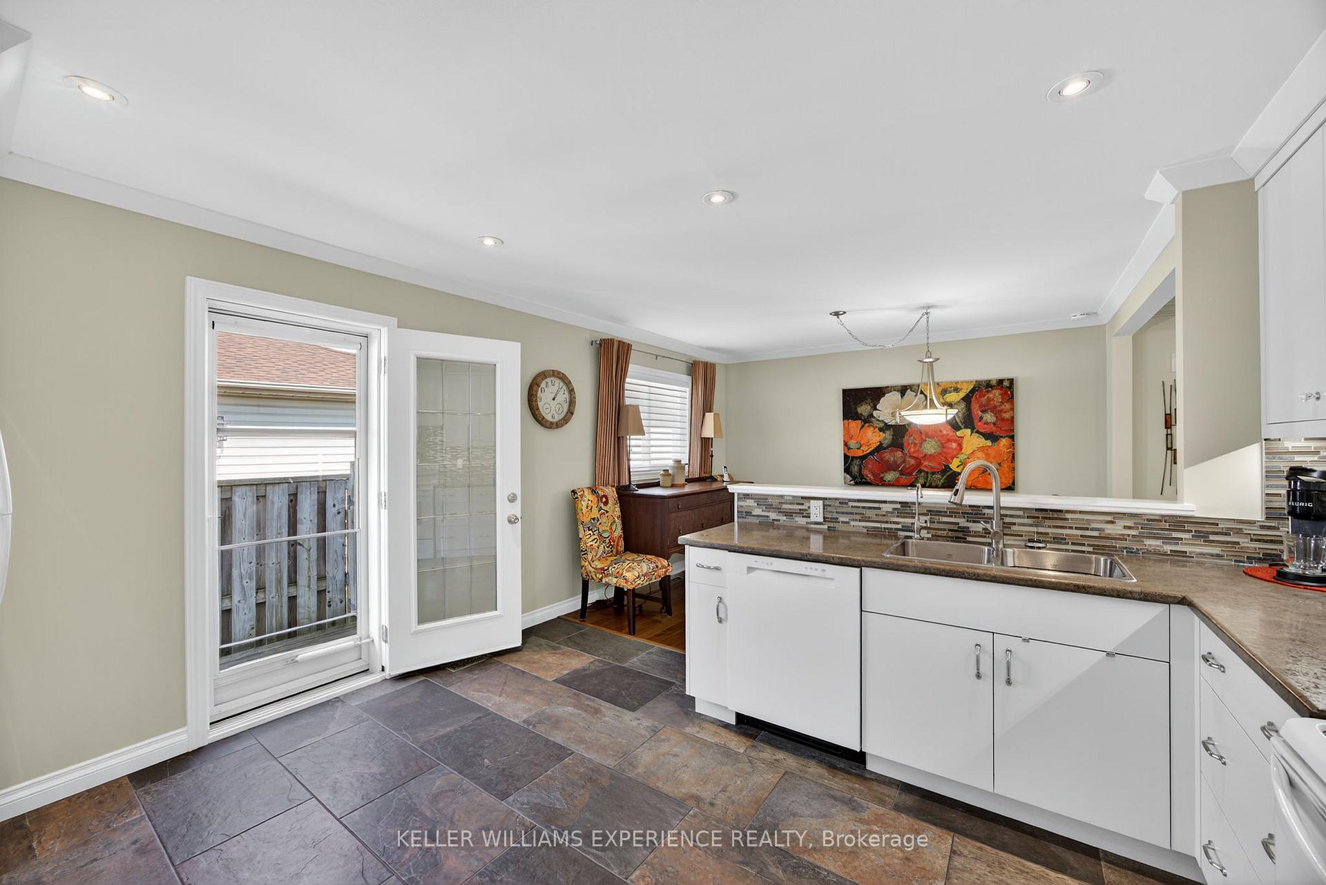 Photo 35 of 38 Assiniboine Drive, Barrie, Holly — HOMEH