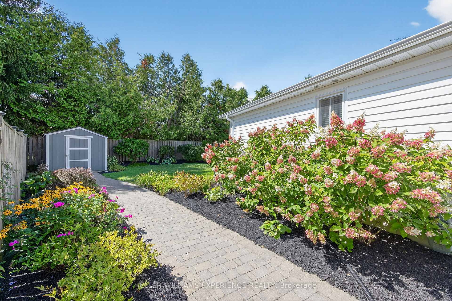 Photo 15 of 38 Assiniboine Drive, Barrie, Holly — HOMEH