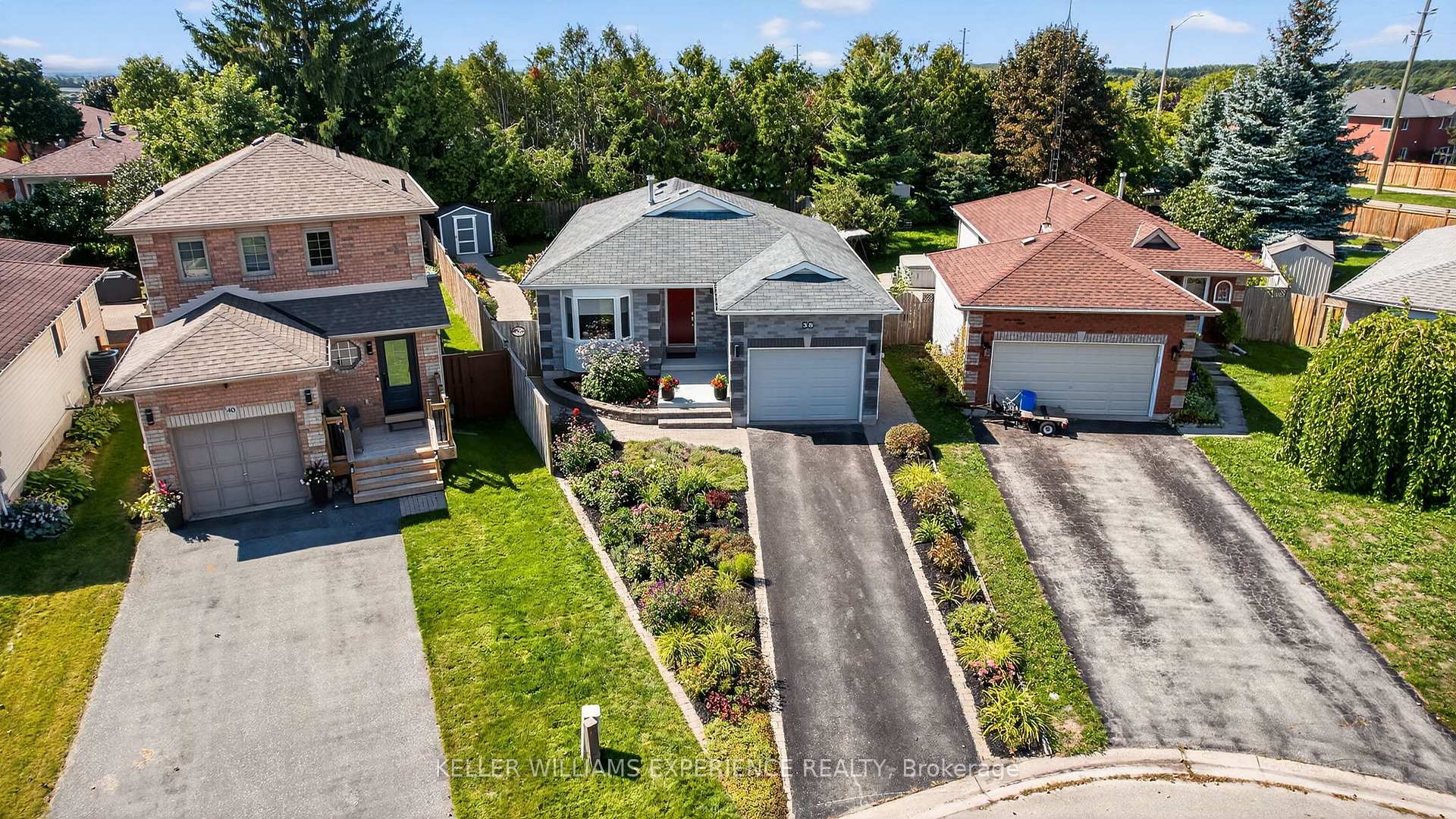Photo 21 of 38 Assiniboine Drive, Barrie, Holly — HOMEH