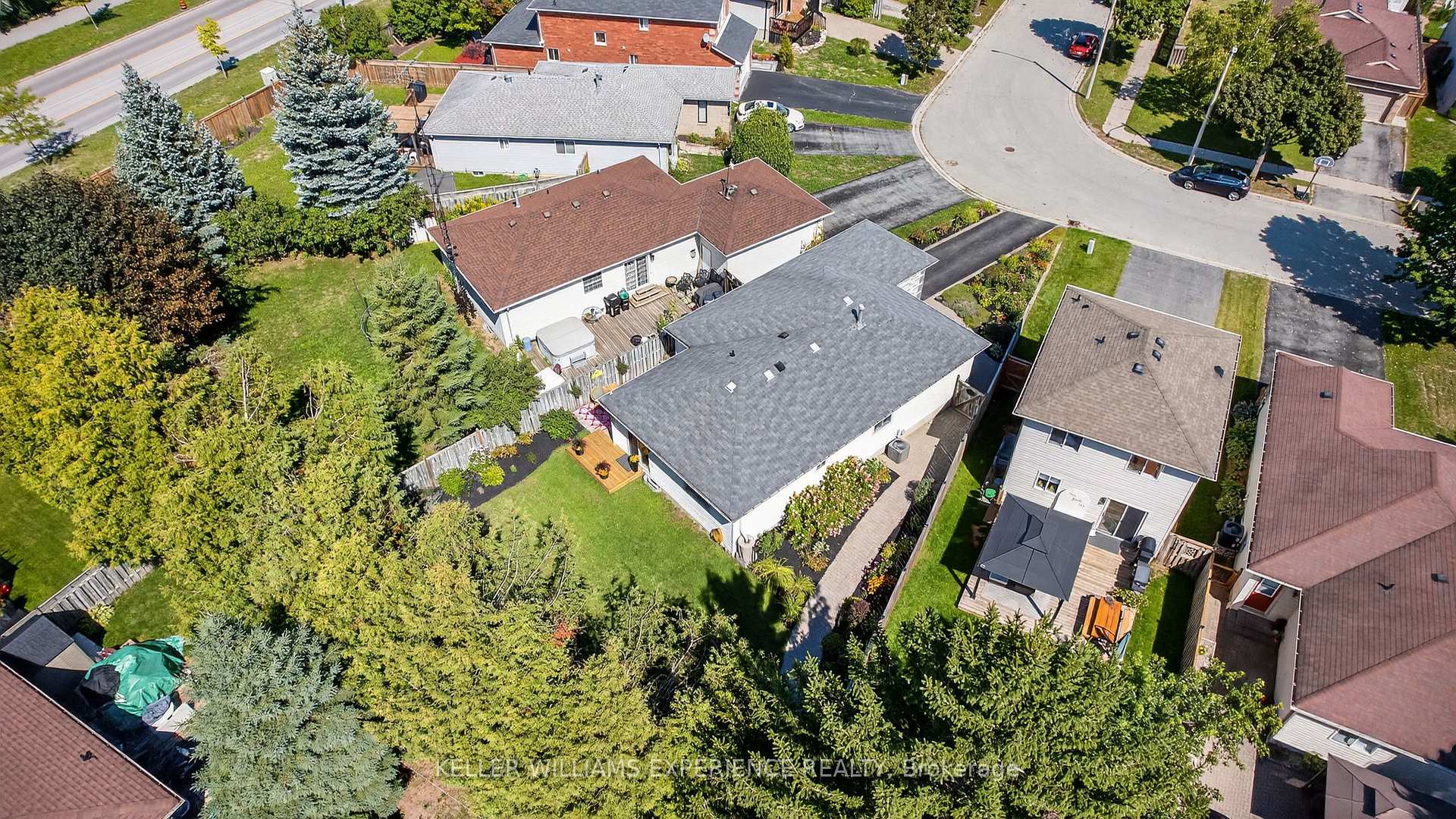 Photo 34 of 38 Assiniboine Drive, Barrie, Holly — HOMEH