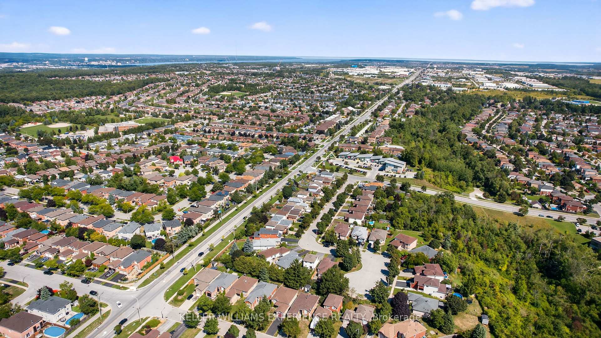 Photo 20 of 38 Assiniboine Drive, Barrie, Holly — HOMEH