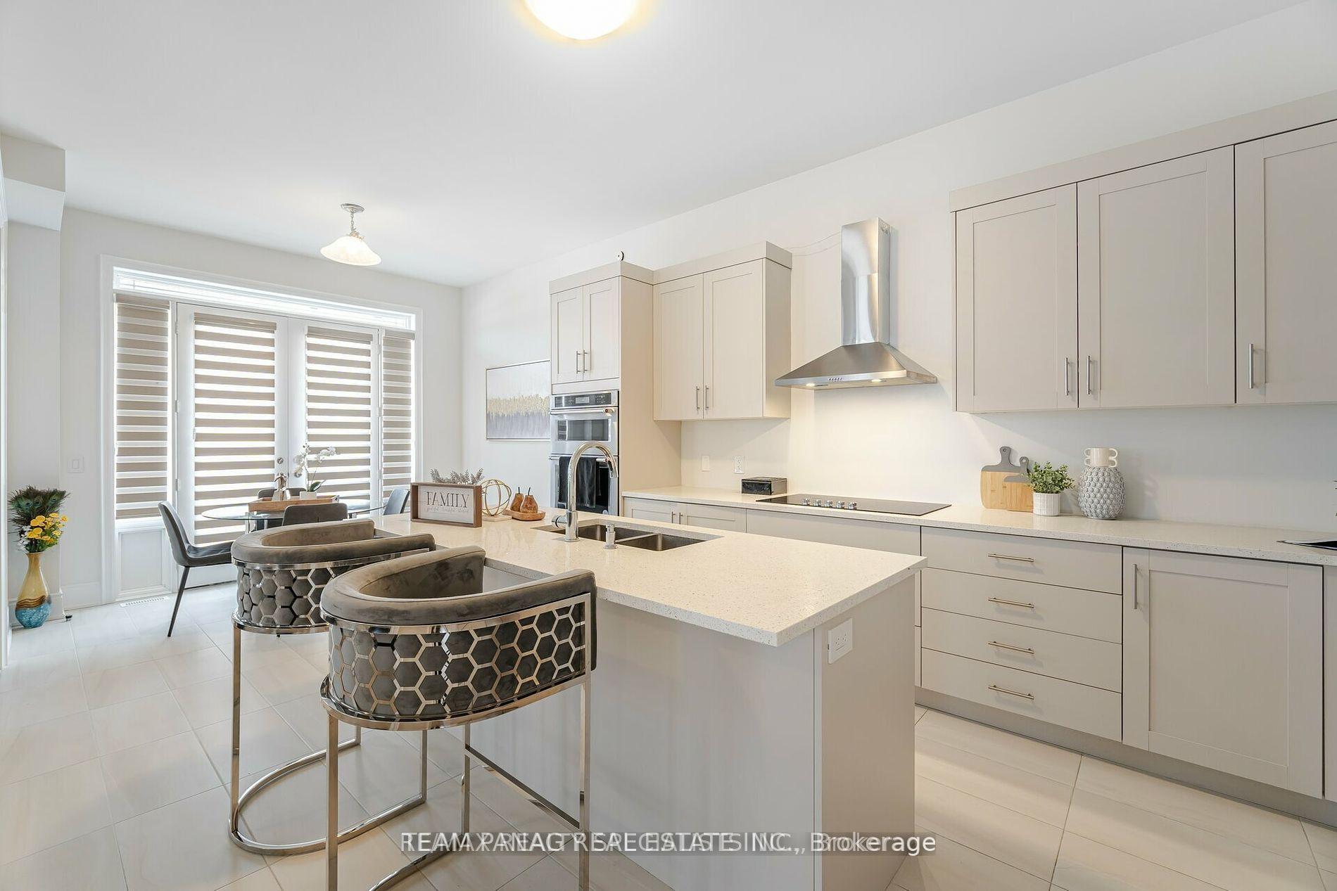 Photo 6 of 98 Raspberry Ridge Avenue, Caledon, Caledon East — HOMEH