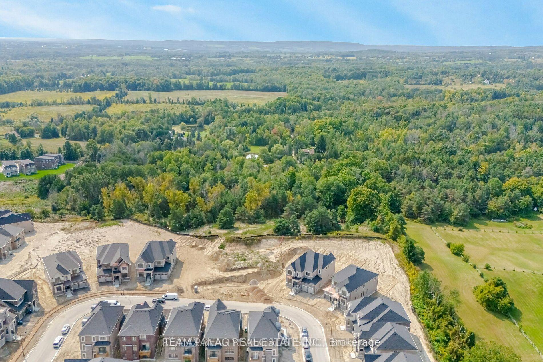 Photo 24 of 98 Raspberry Ridge Avenue, Caledon, Caledon East — HOMEH