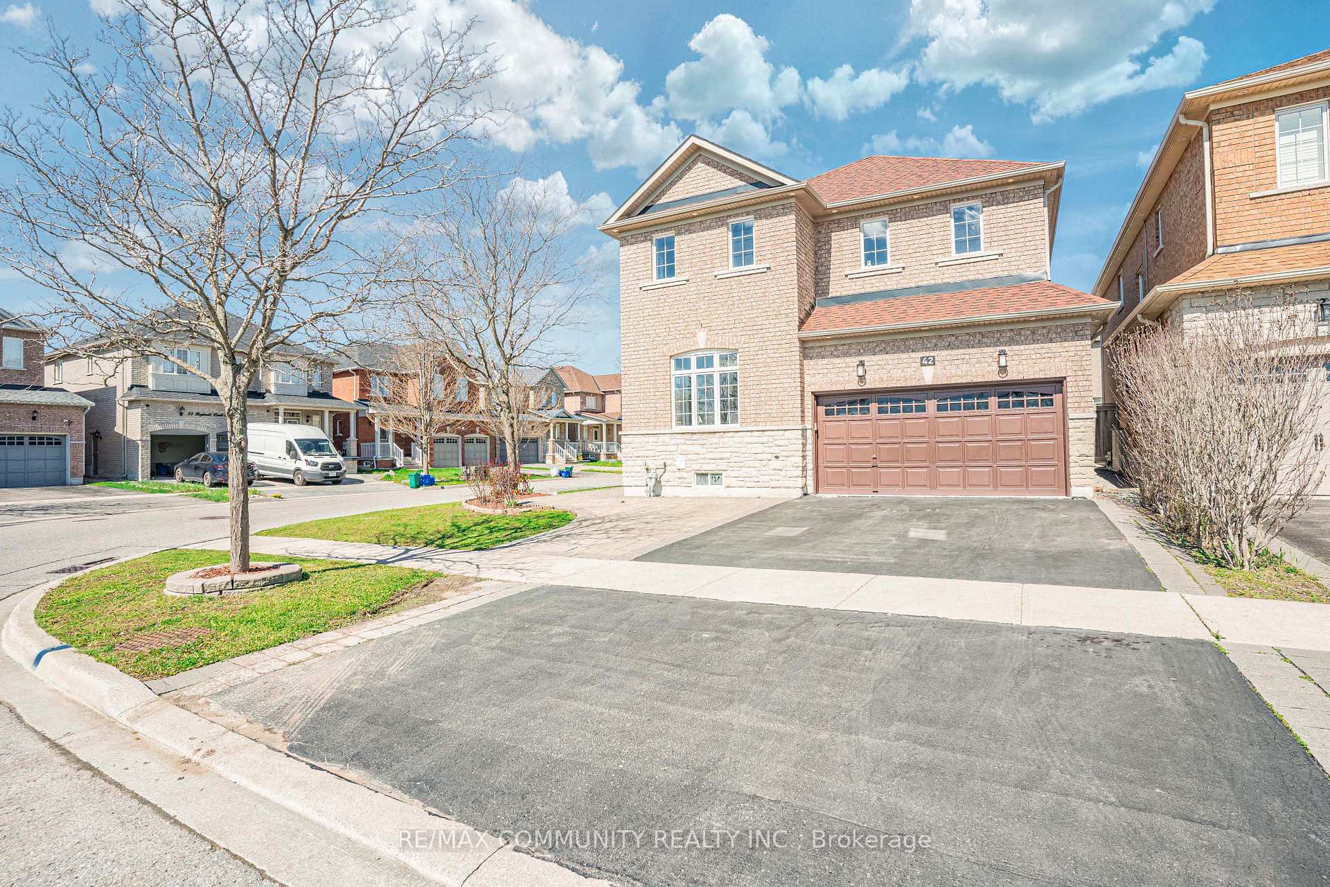 Photo 7 of 42 Reginald Lamb Crescent, Markham, Box Grove — HOMEH