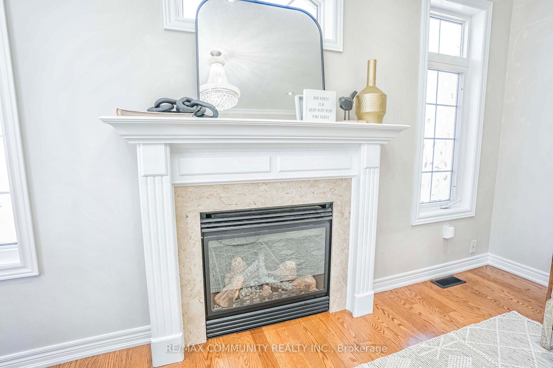 Photo 8 of 42 Reginald Lamb Crescent, Markham, Box Grove — HOMEH