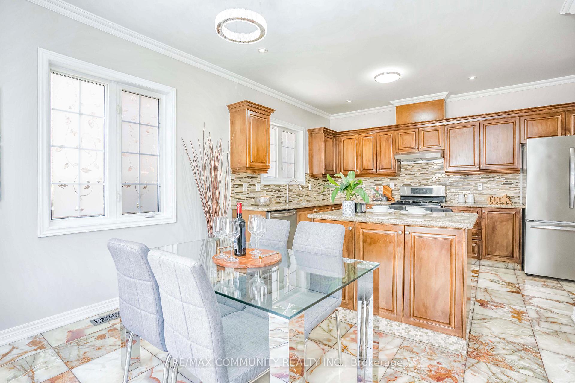 Photo 14 of 42 Reginald Lamb Crescent, Markham, Box Grove — HOMEH