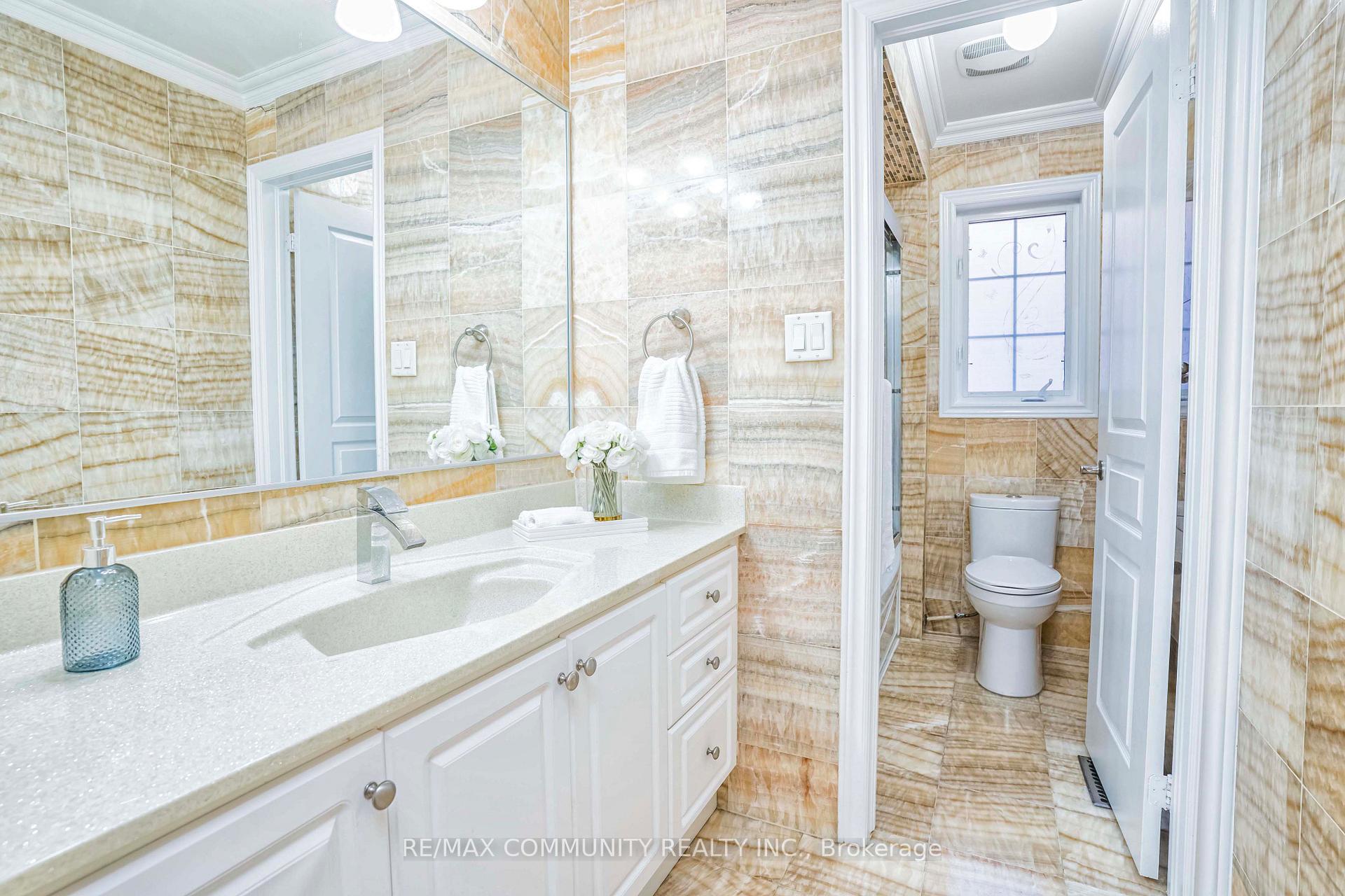 Photo 17 of 42 Reginald Lamb Crescent, Markham, Box Grove — HOMEH