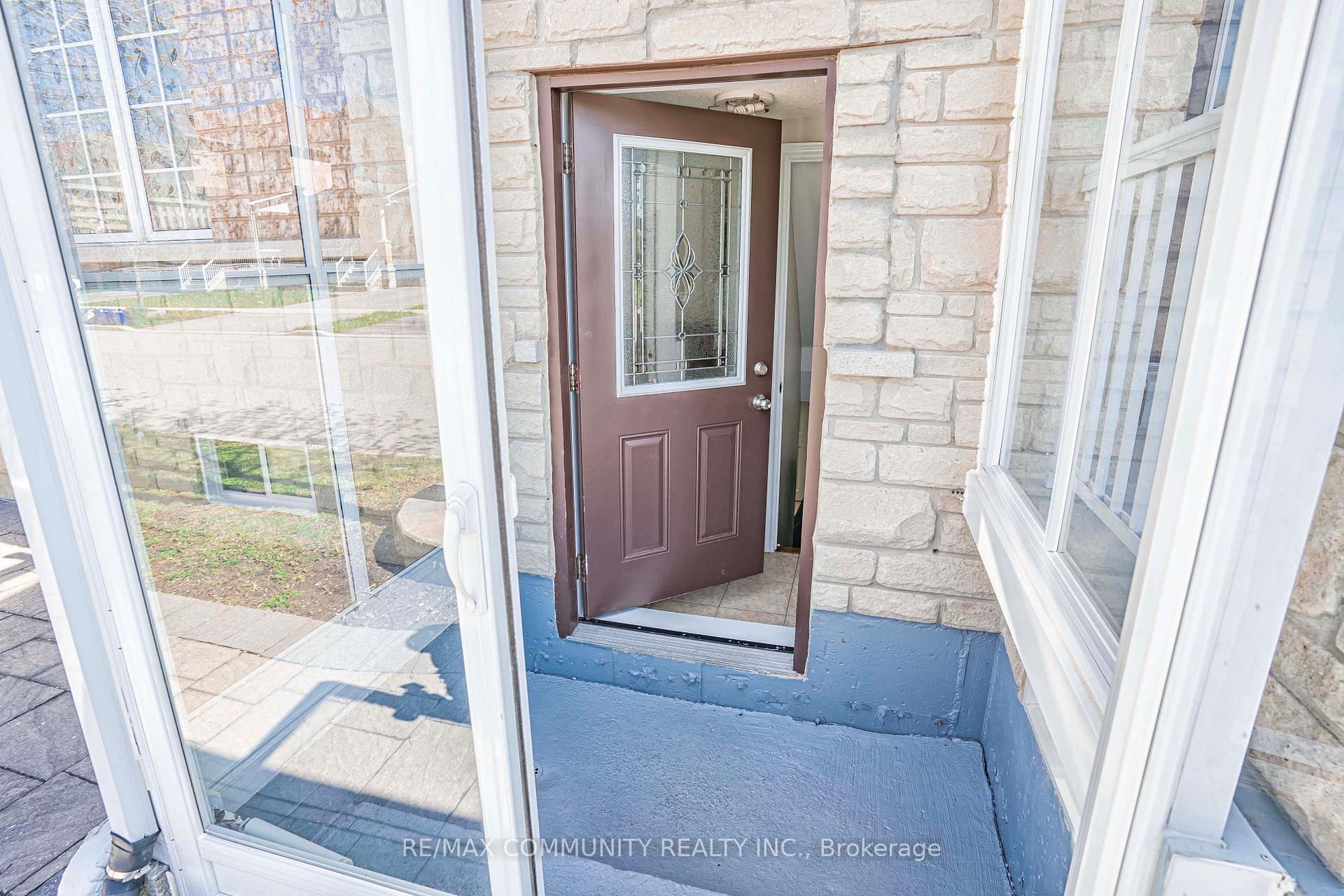 Photo 42 of 42 Reginald Lamb Crescent, Markham, Box Grove — HOMEH