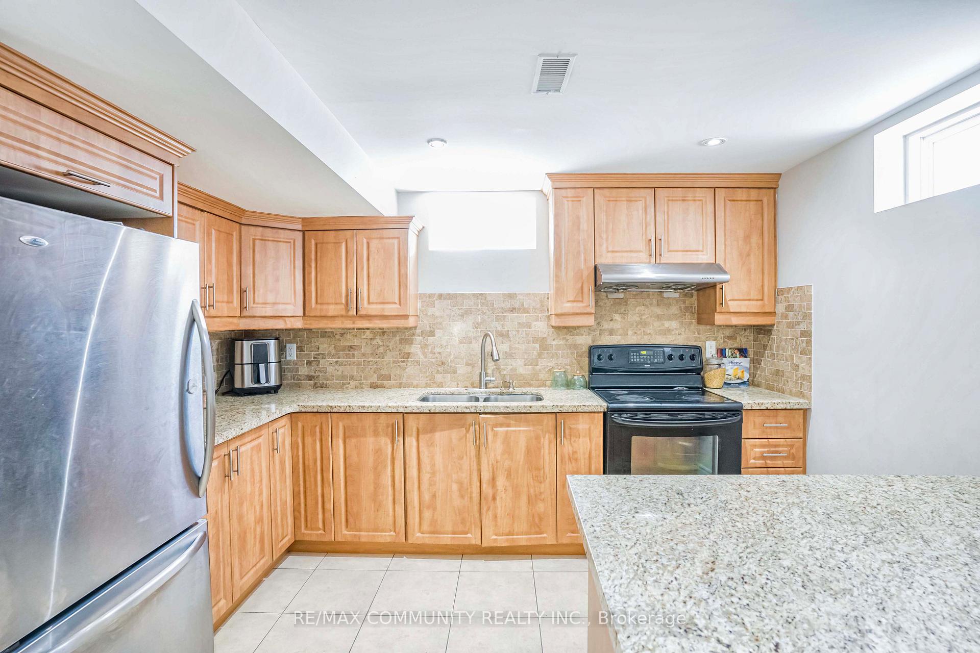 Photo 31 of 42 Reginald Lamb Crescent, Markham, Box Grove — HOMEH
