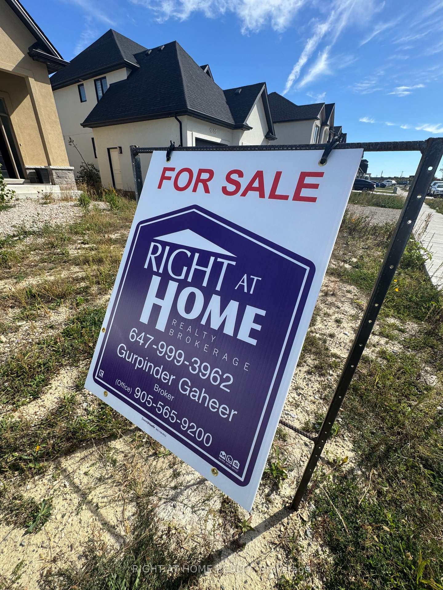 Photo 10 of 1592 Bowler Drive, Windsor — HOMEH