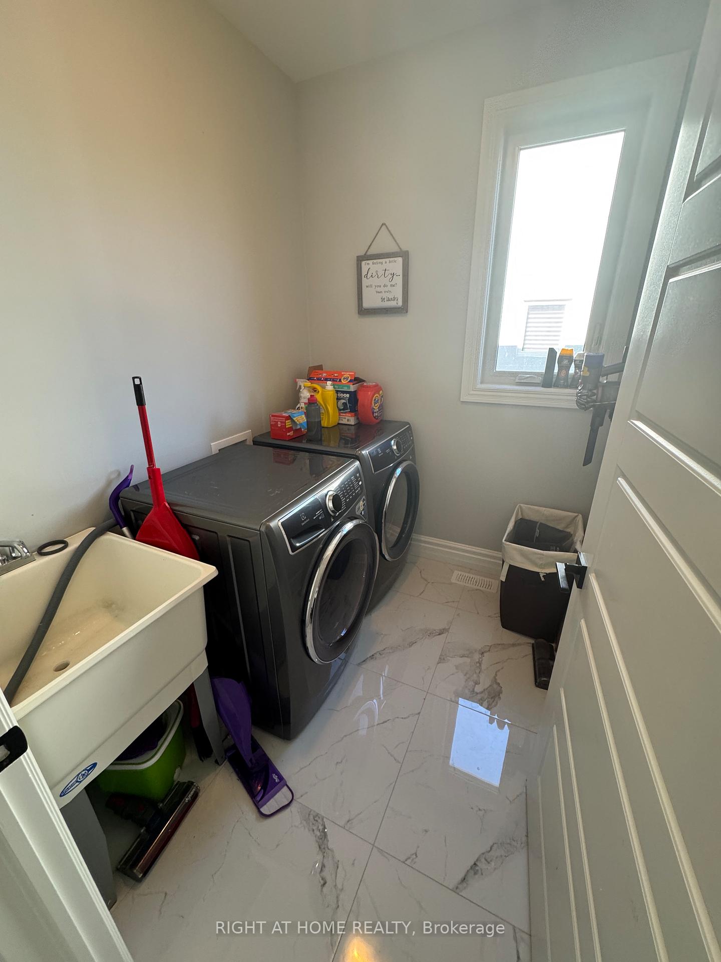 Photo 32 of 1592 Bowler Drive, Windsor — HOMEH