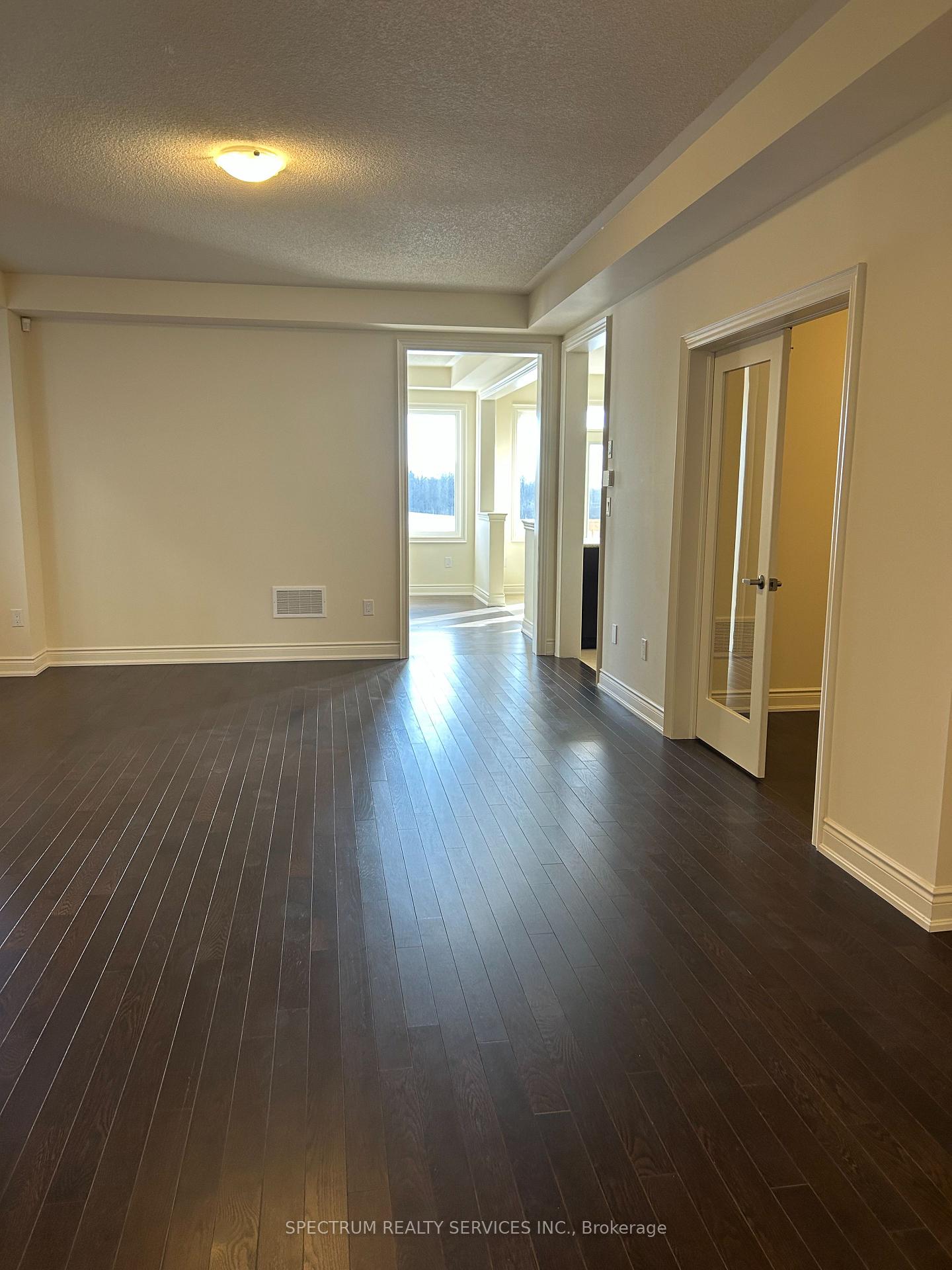 Photo 12 of 148 Bloomfield Crescent, Cambridge — HOMEH