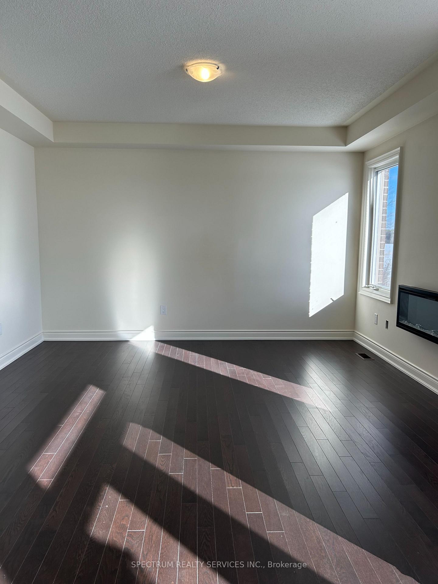Photo 2 of 148 Bloomfield Crescent, Cambridge — HOMEH
