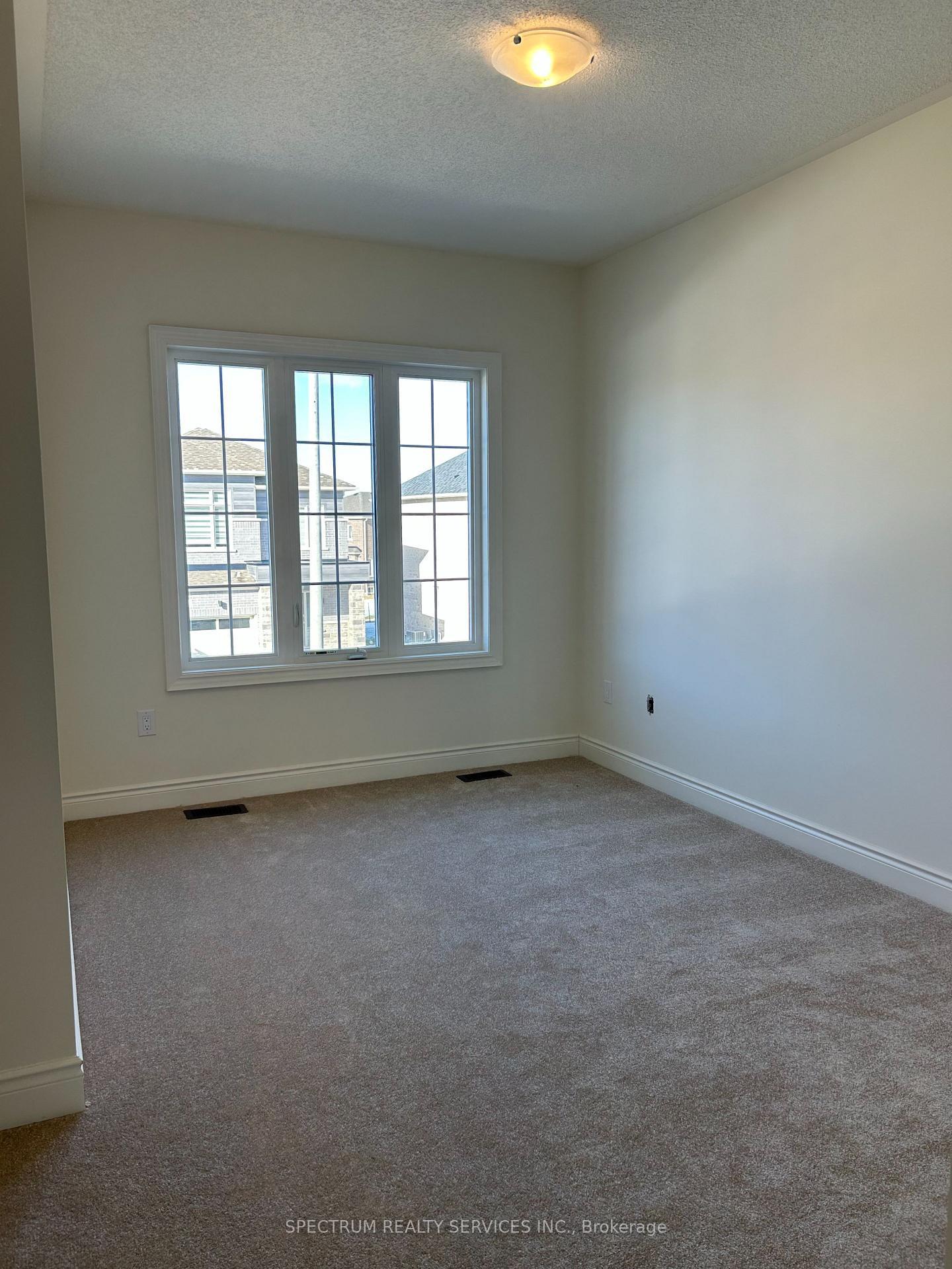 Photo 7 of 148 Bloomfield Crescent, Cambridge — HOMEH