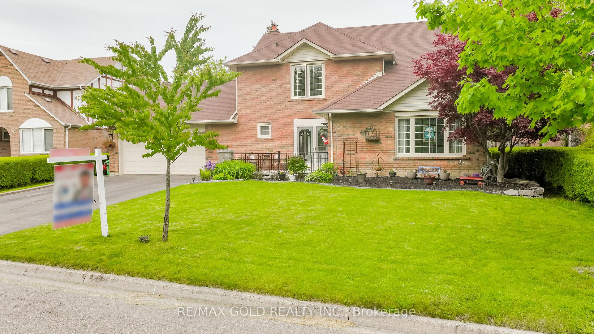 Photo 4 of 7 Wadsworth Circle, Brampton, Snelgrove — HOMEH