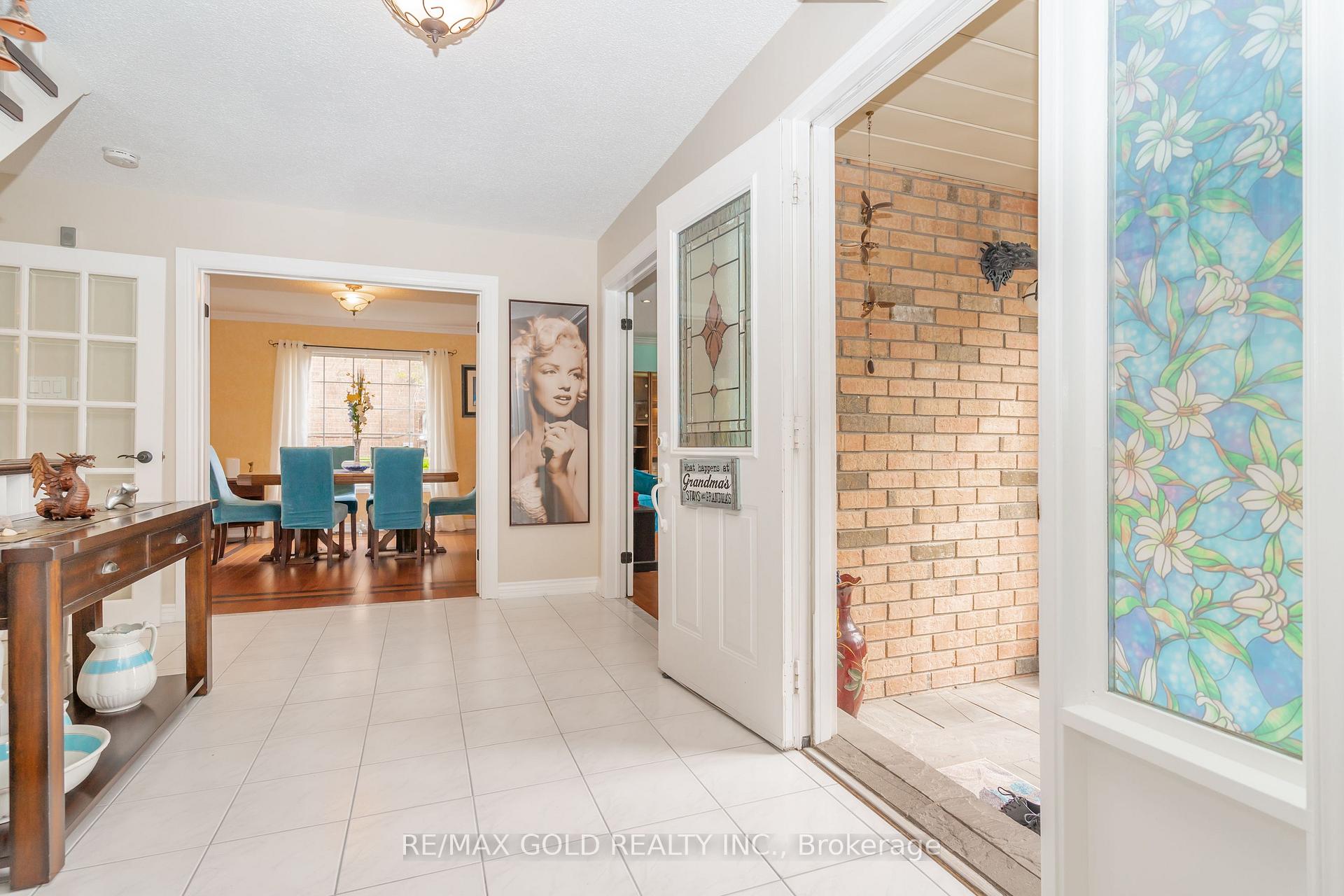 Photo 3 of 7 Wadsworth Circle, Brampton, Snelgrove — HOMEH