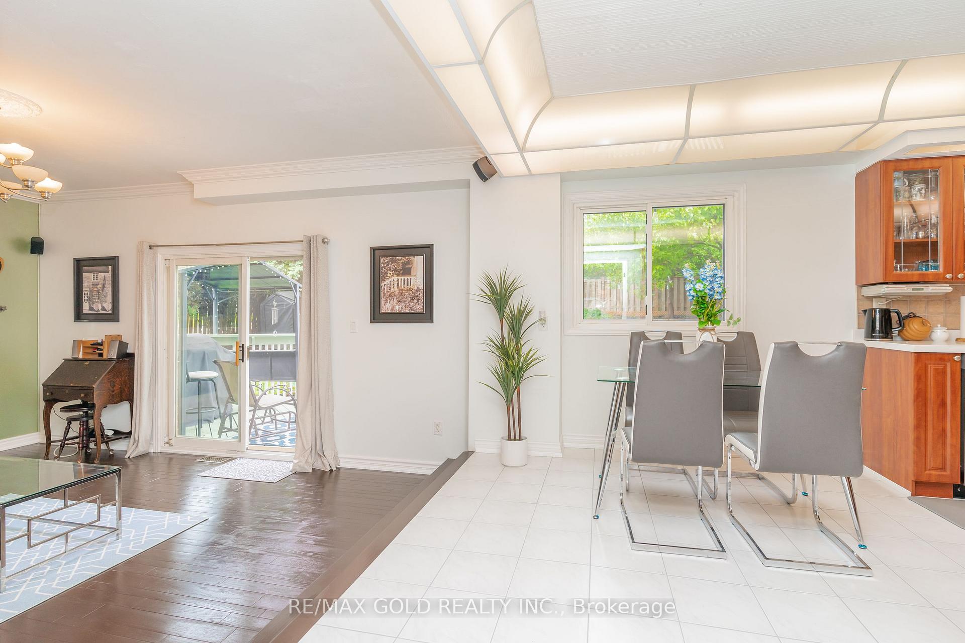 Photo 6 of 7 Wadsworth Circle, Brampton, Snelgrove — HOMEH