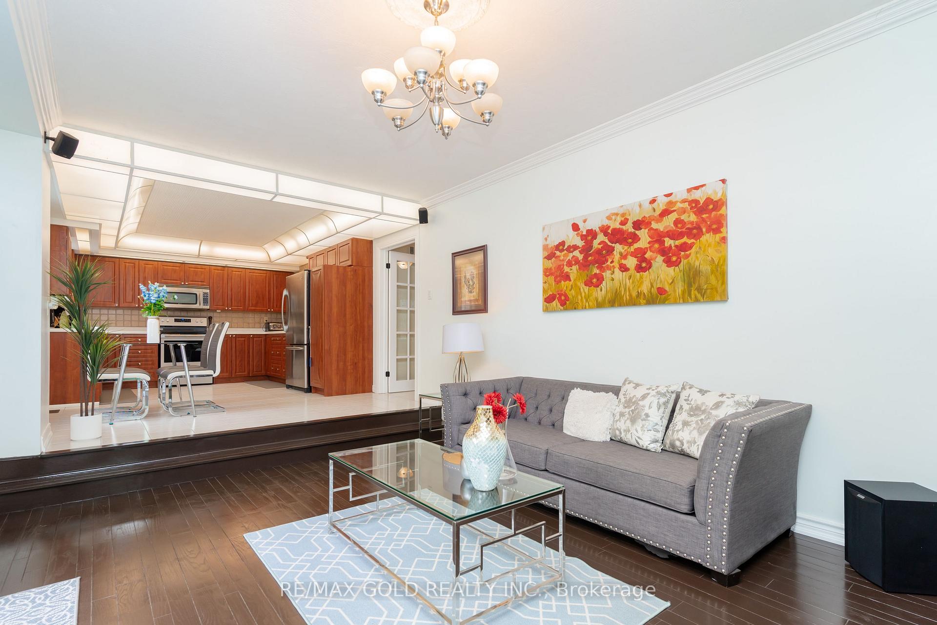 Photo 9 of 7 Wadsworth Circle, Brampton, Snelgrove — HOMEH