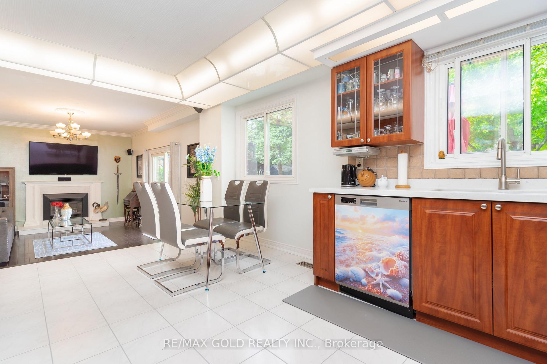 Photo 14 of 7 Wadsworth Circle, Brampton, Snelgrove — HOMEH