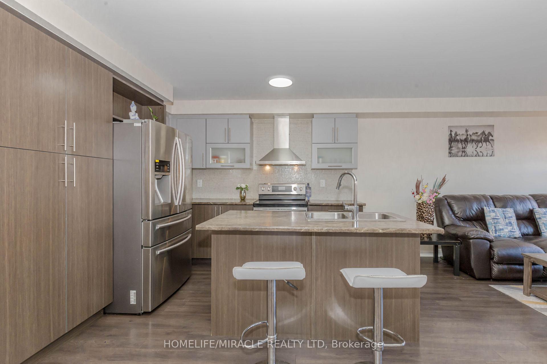 Photo 5 of 138 Baffin Crescent, Brampton, Northwest Brampton — HOMEH
