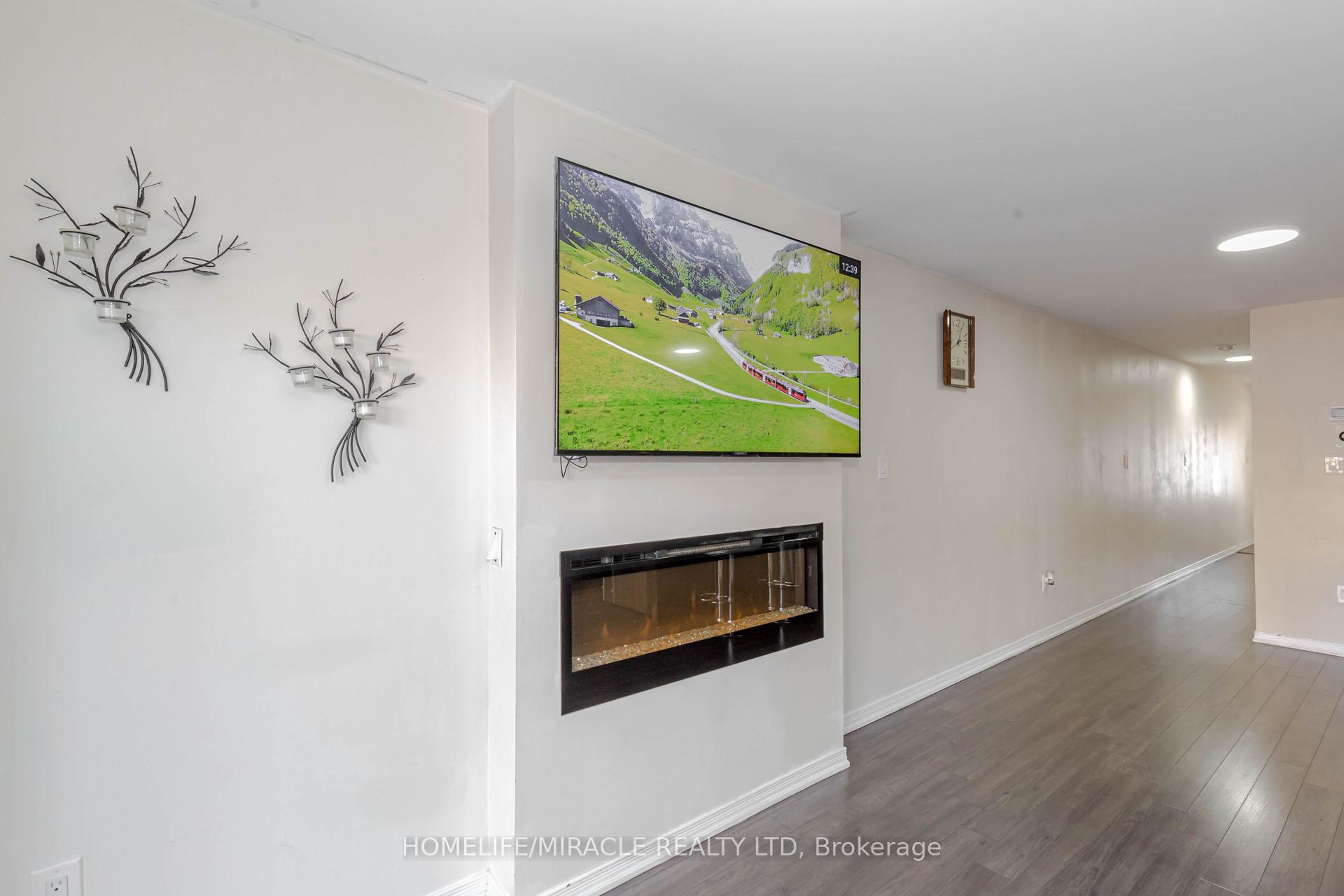 Photo 8 of 138 Baffin Crescent, Brampton, Northwest Brampton — HOMEH