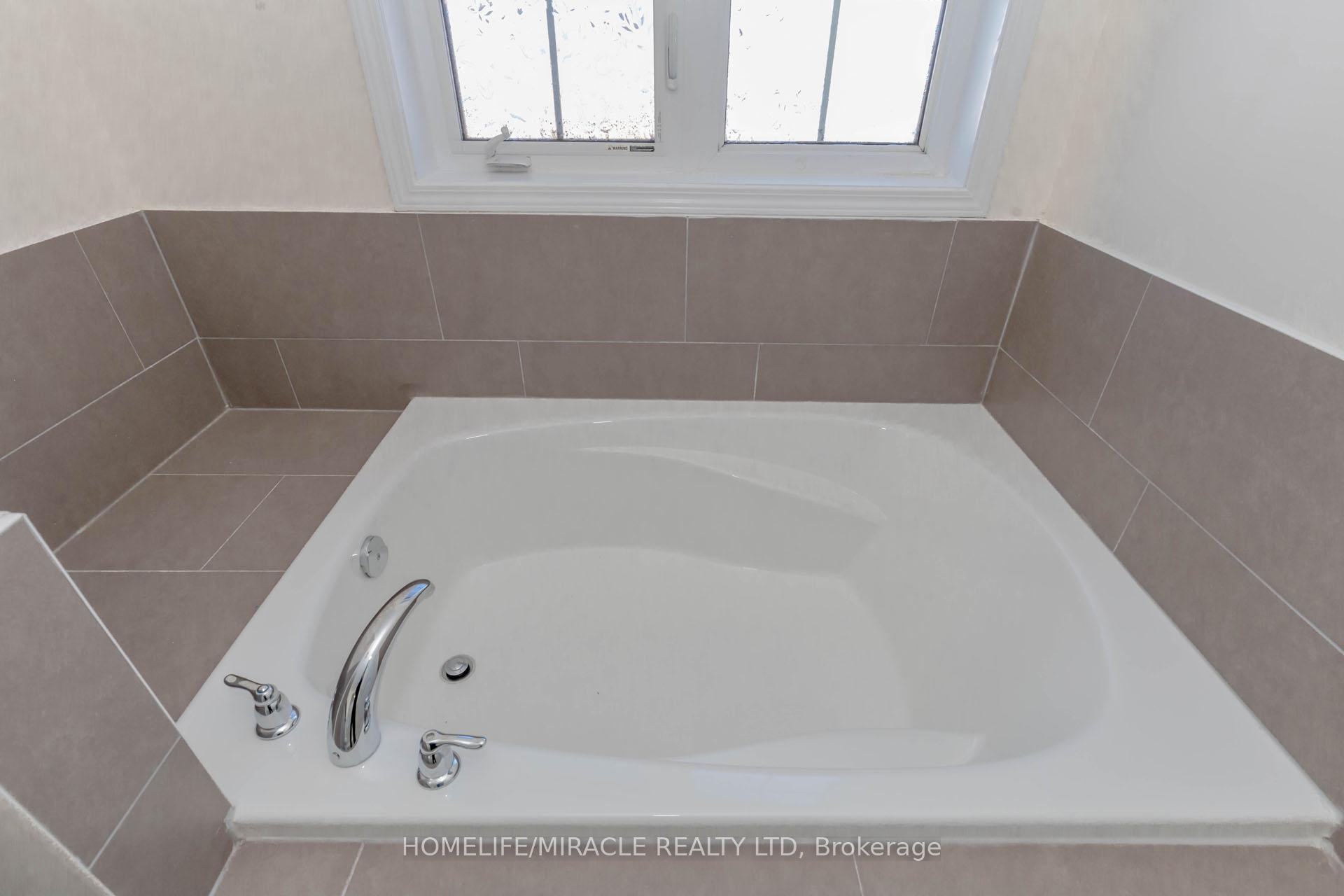 Photo 28 of 138 Baffin Crescent, Brampton, Northwest Brampton — HOMEH