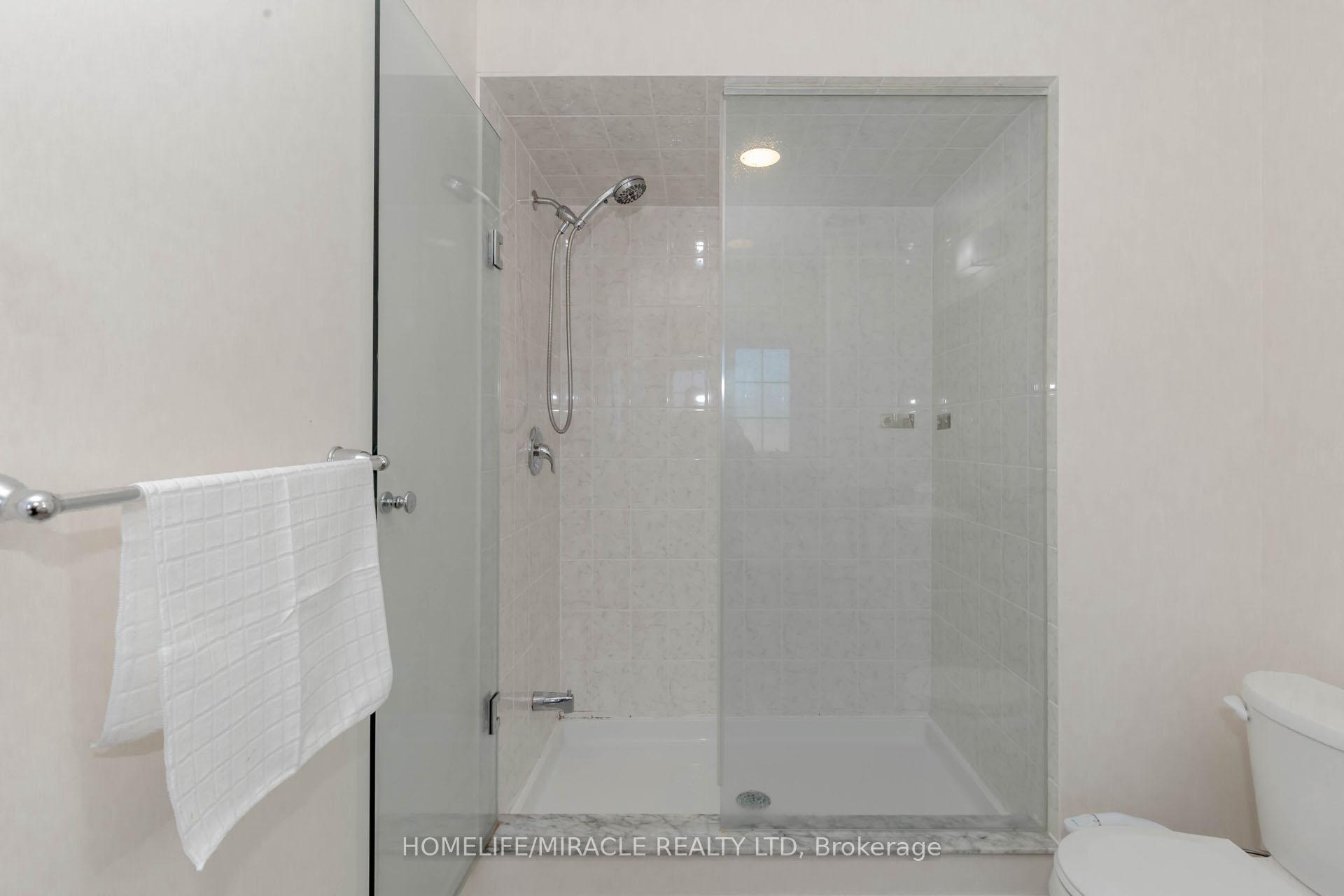 Photo 29 of 138 Baffin Crescent, Brampton, Northwest Brampton — HOMEH