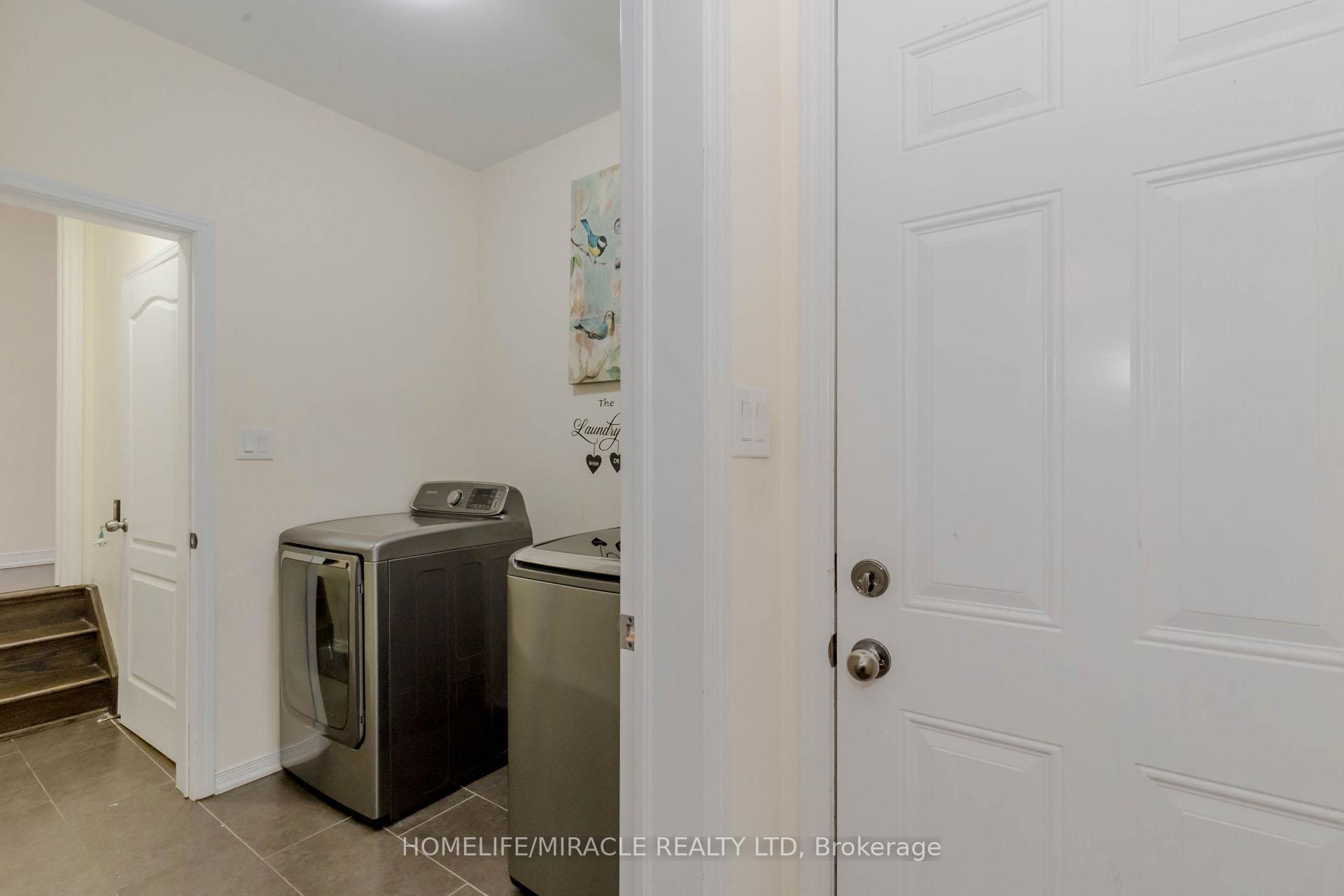 Photo 32 of 138 Baffin Crescent, Brampton, Northwest Brampton — HOMEH