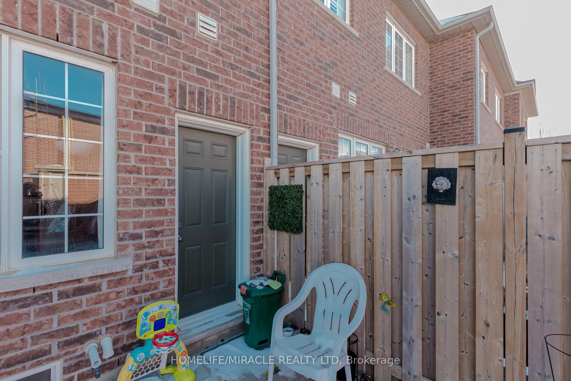 Photo 37 of 138 Baffin Crescent, Brampton, Northwest Brampton — HOMEH