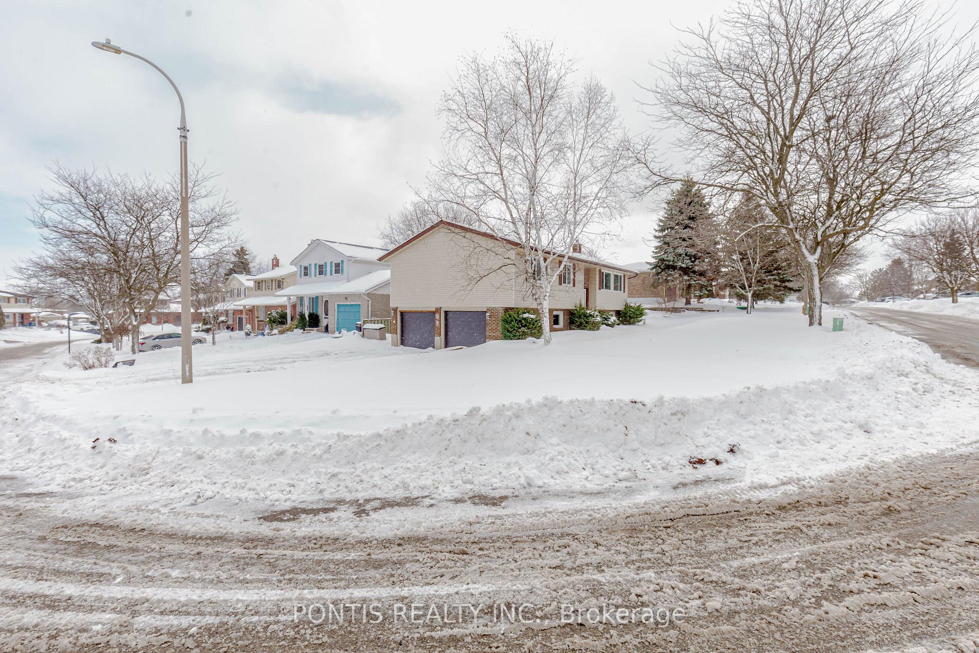 Front of 85 High Acres Crescent N