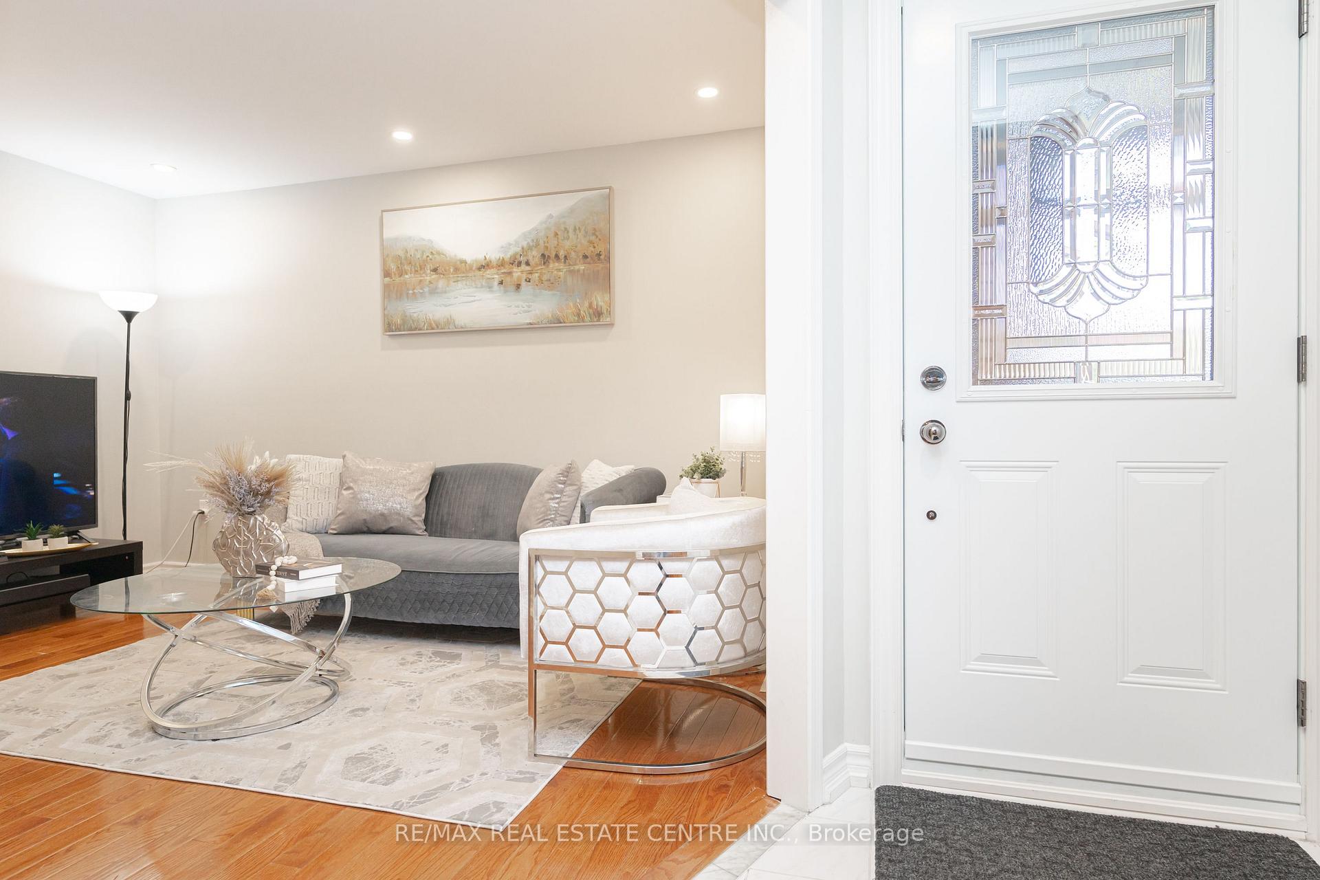 Photo 2 of 3 Candy Crescent, Brampton, Northwood Park — HOMEH