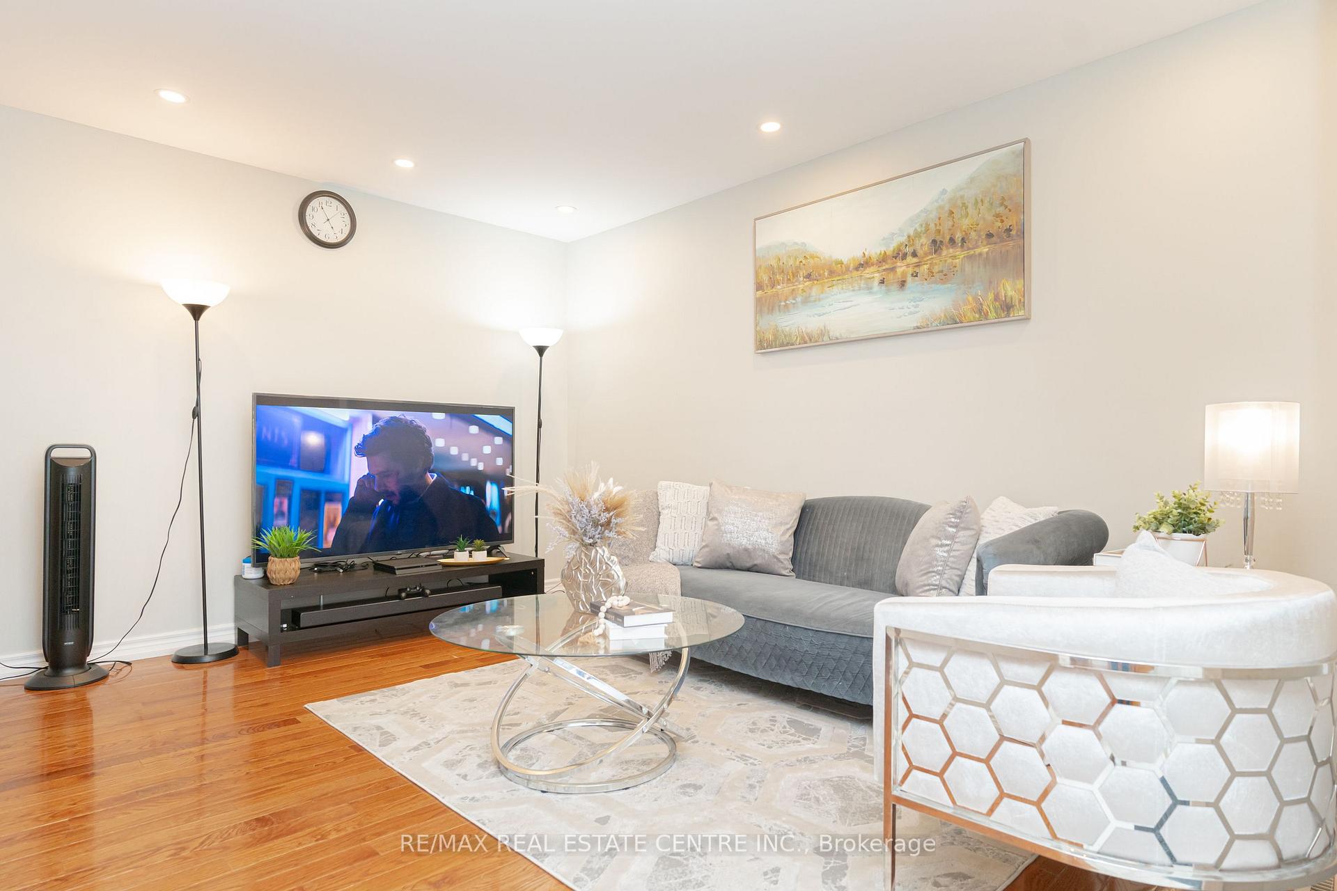 Photo 4 of 3 Candy Crescent, Brampton, Northwood Park — HOMEH