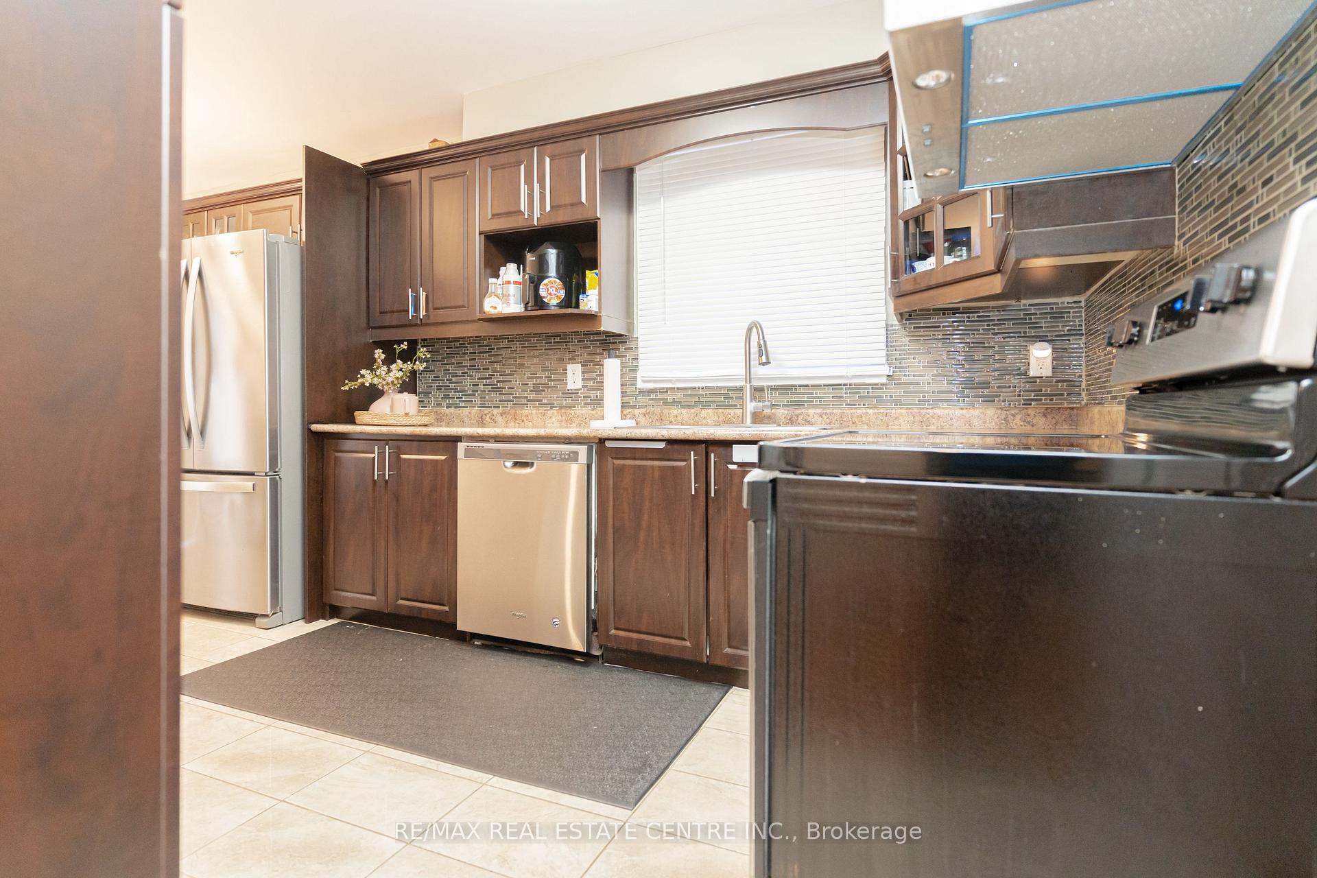 Photo 8 of 3 Candy Crescent, Brampton, Northwood Park — HOMEH