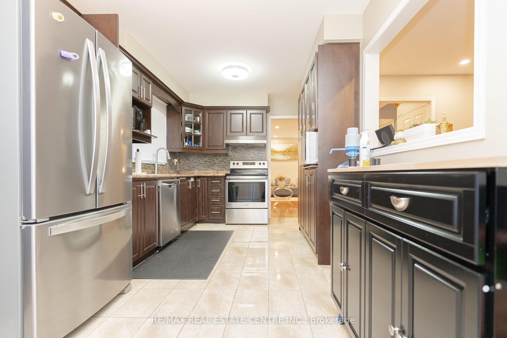 Photo 7 of 3 Candy Crescent, Brampton, Northwood Park — HOMEH