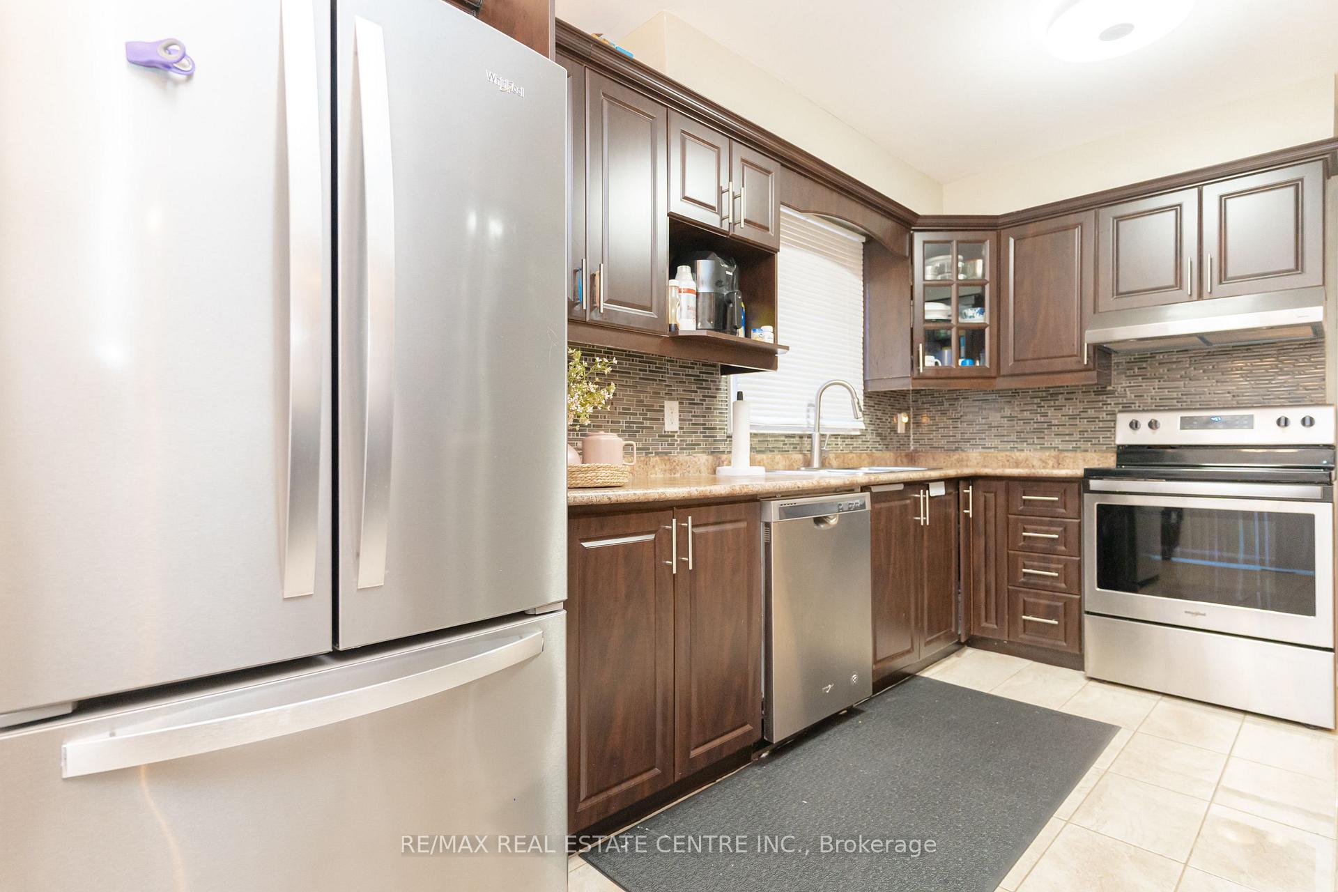 Photo 10 of 3 Candy Crescent, Brampton, Northwood Park — HOMEH