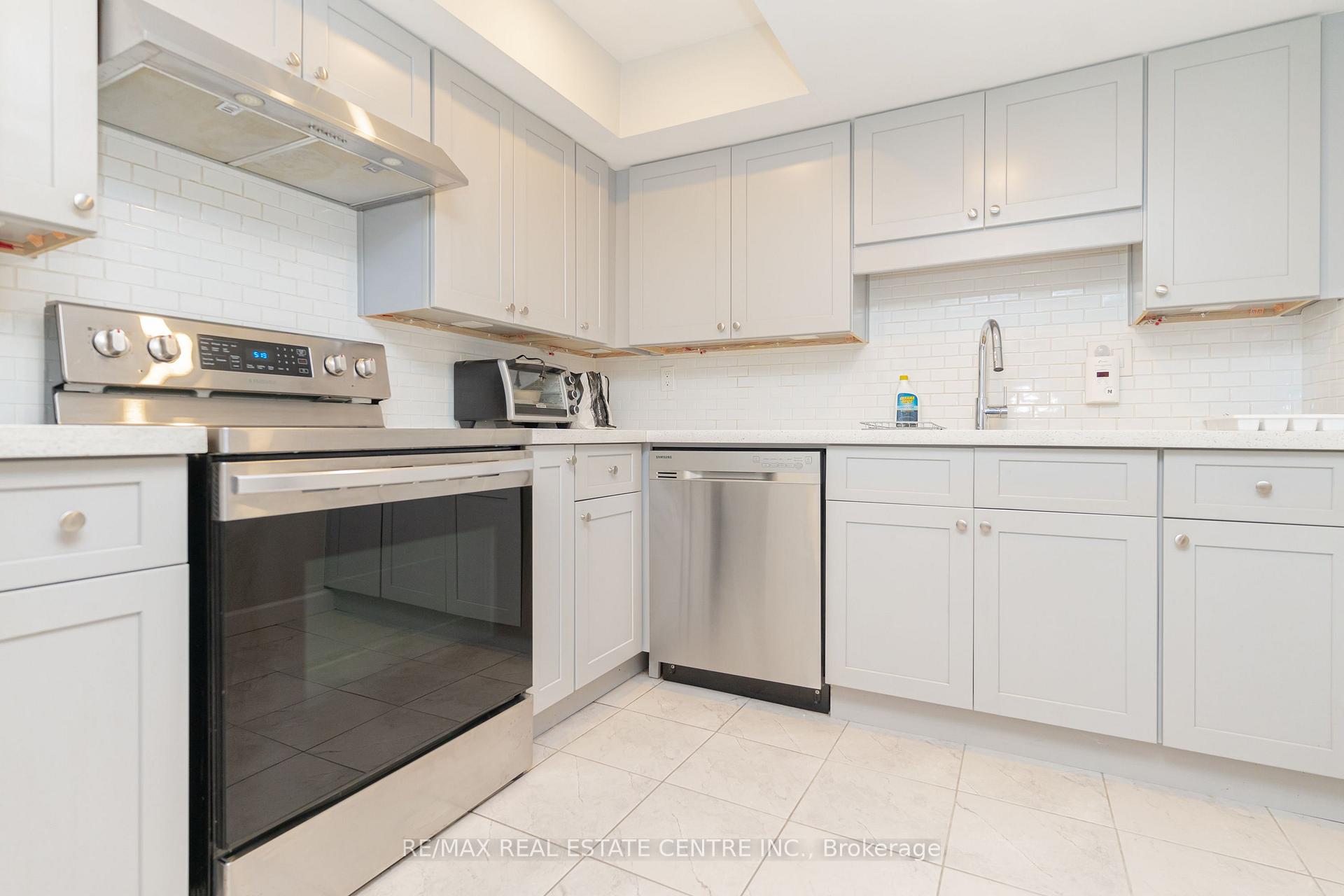Photo 15 of 3 Candy Crescent, Brampton, Northwood Park — HOMEH