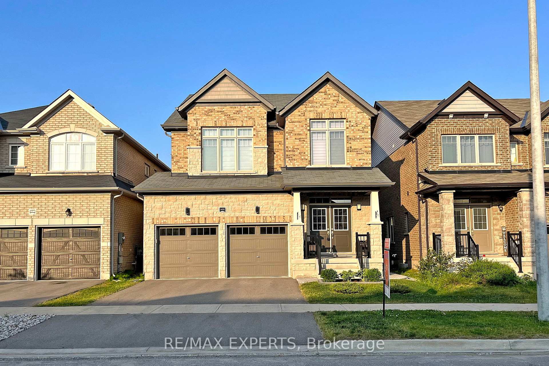Front of 1452 Farrow Crescent