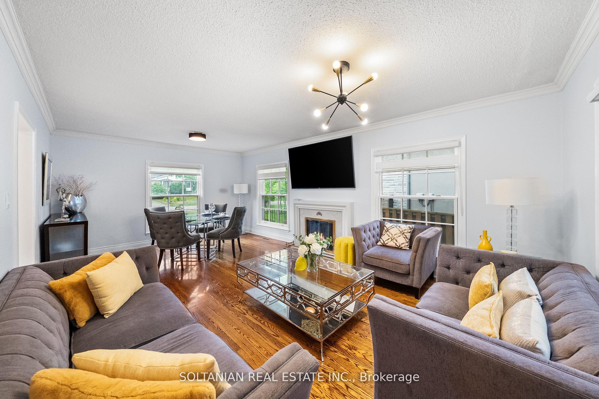Photo 16 of 24 Laureleaf Road, Markham, Bayview Glen — HOMEH