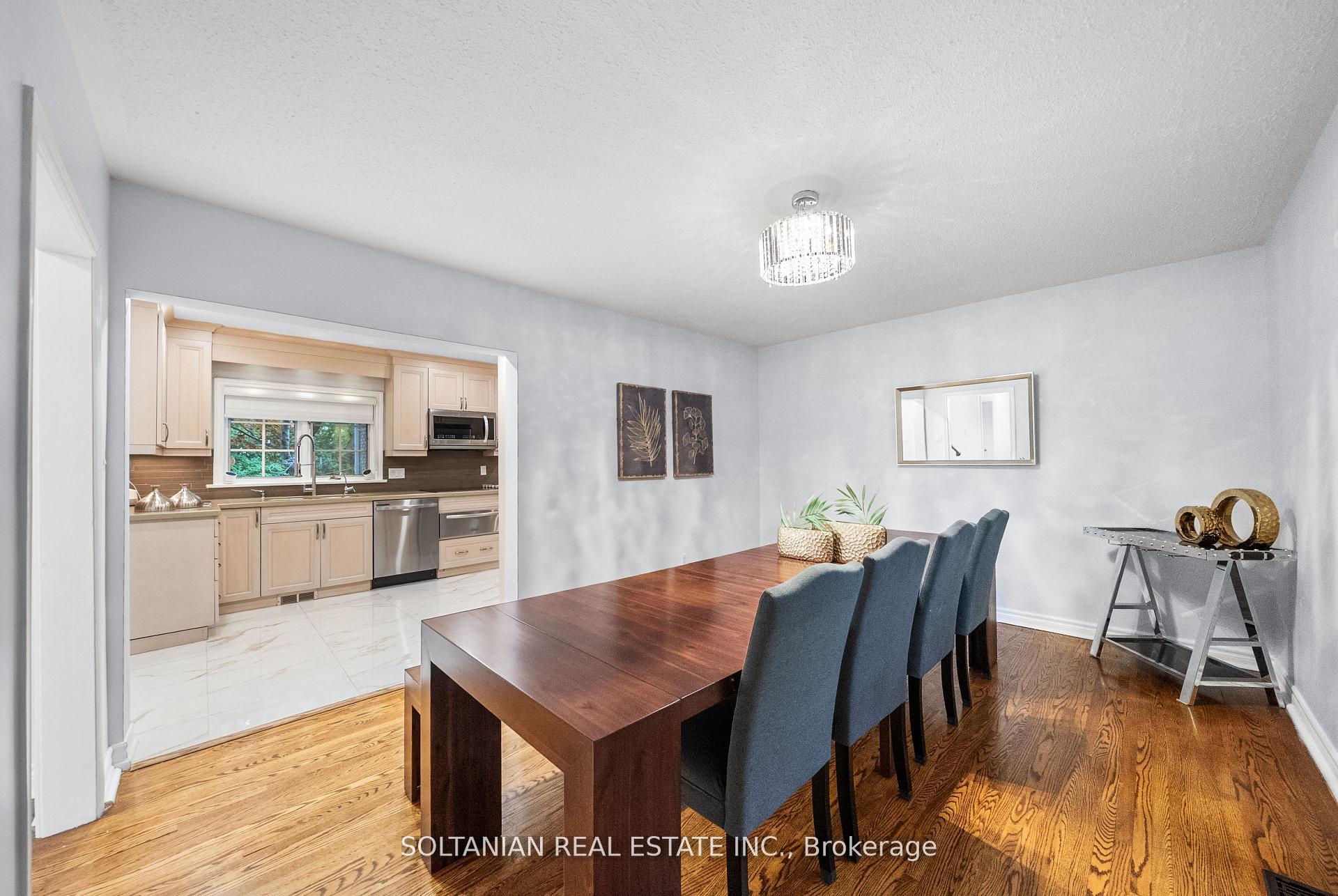 Photo 6 of 24 Laureleaf Road, Markham, Bayview Glen — HOMEH