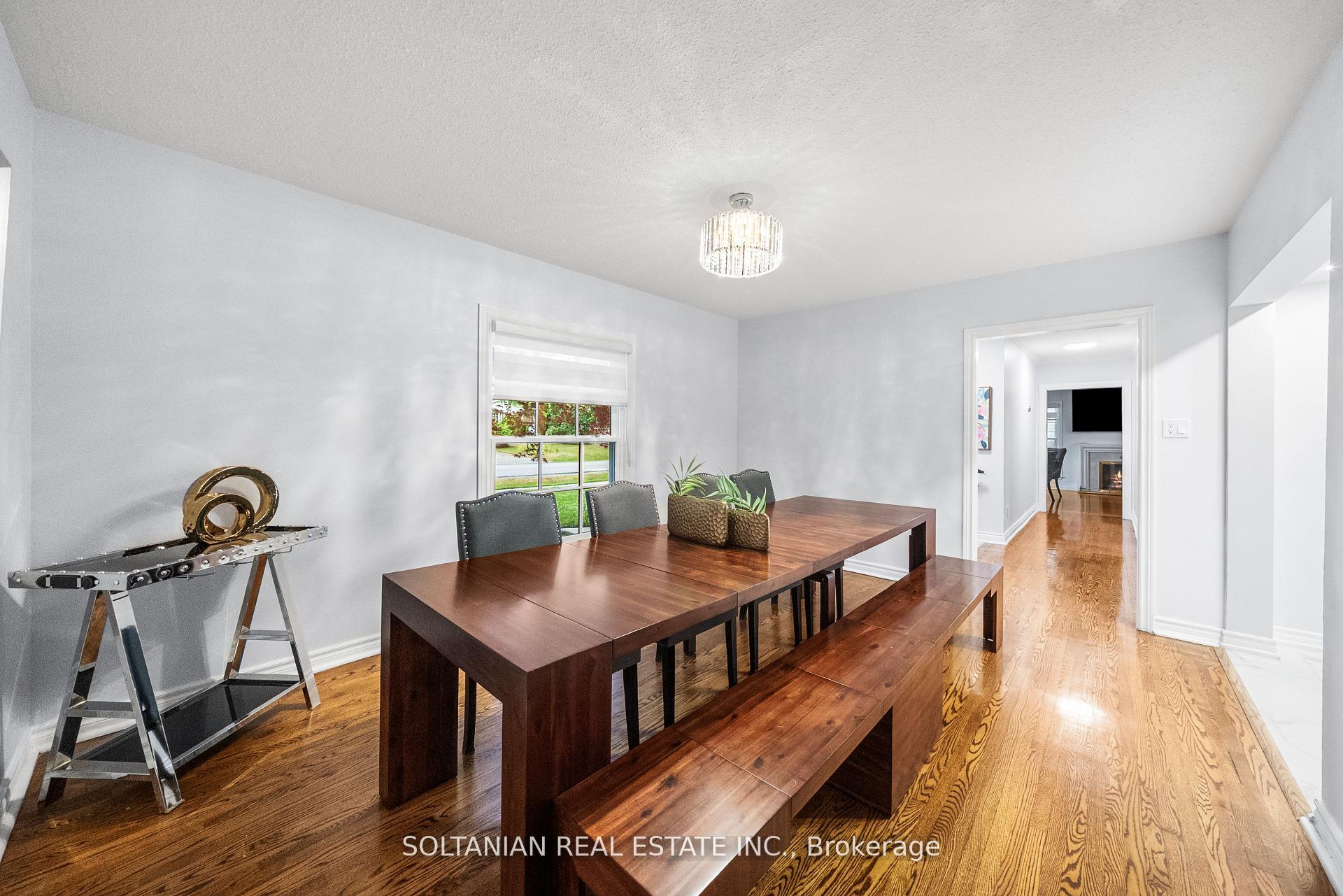 Photo 25 of 24 Laureleaf Road, Markham, Bayview Glen — HOMEH