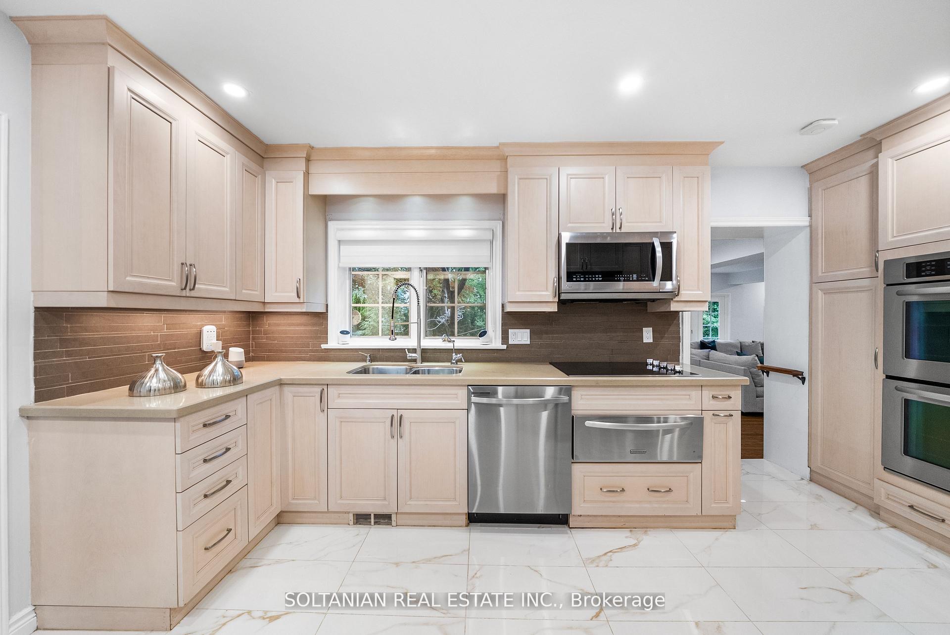Photo 26 of 24 Laureleaf Road, Markham, Bayview Glen — HOMEH
