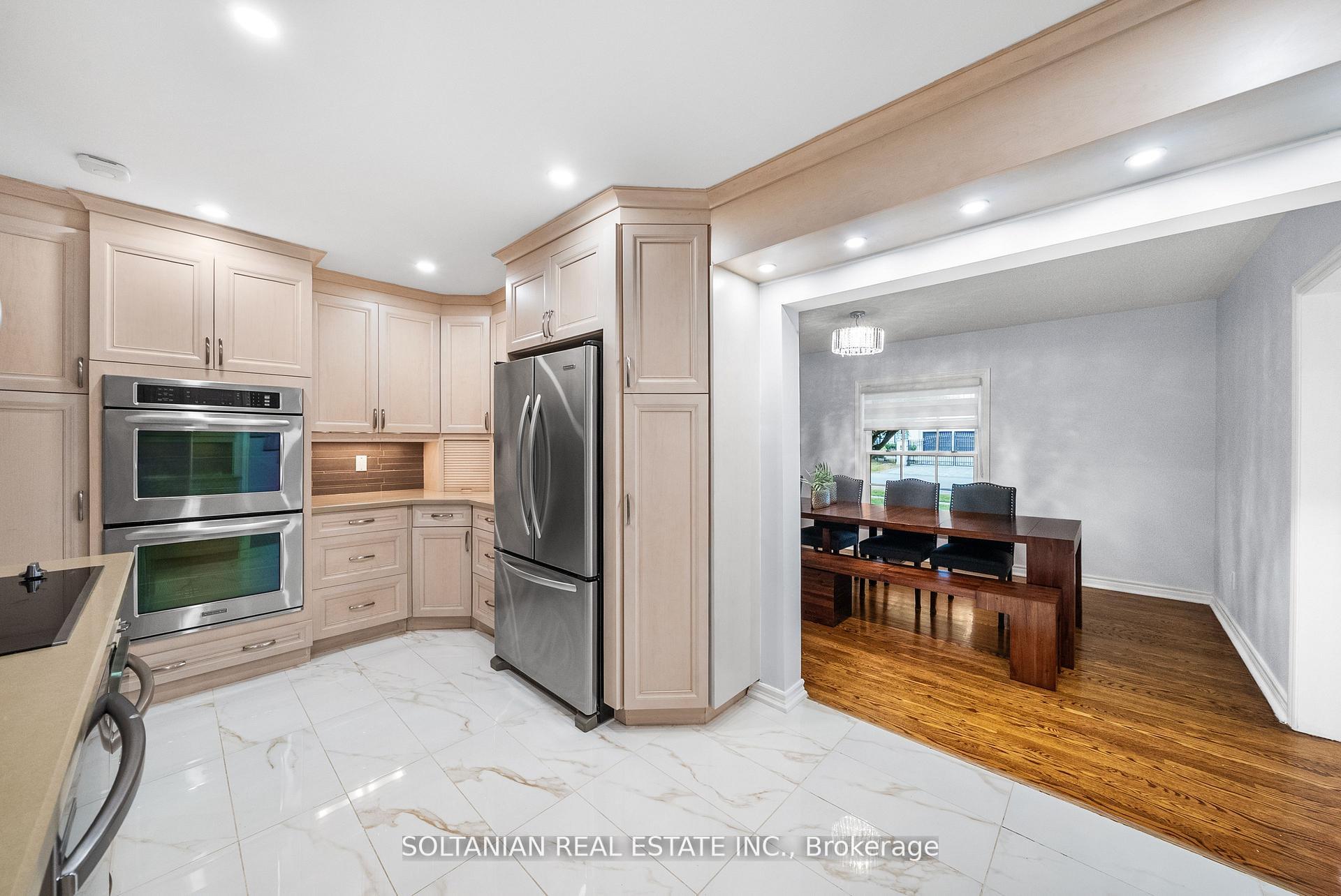 Photo 28 of 24 Laureleaf Road, Markham, Bayview Glen — HOMEH