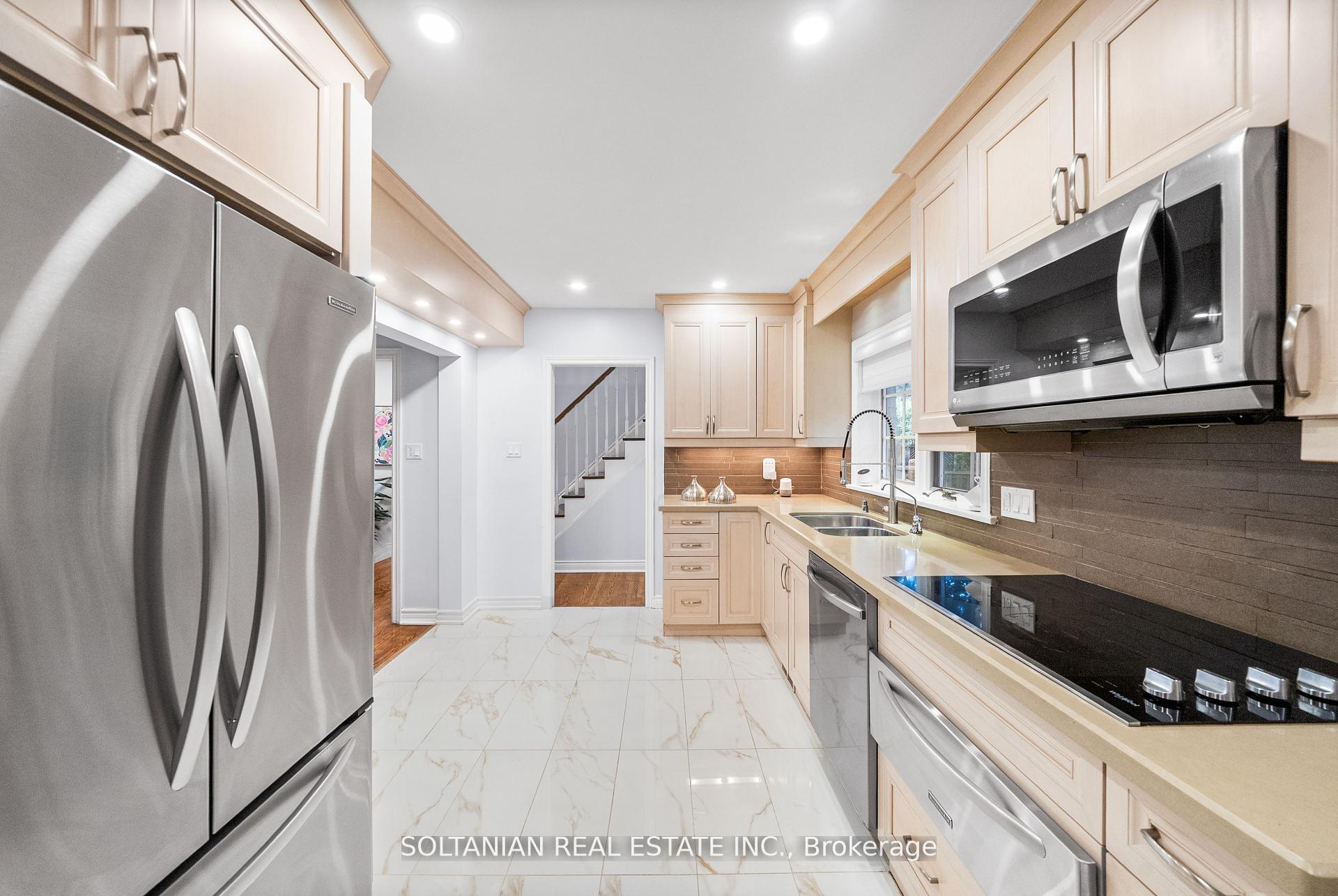 Photo 41 of 24 Laureleaf Road, Markham, Bayview Glen — HOMEH